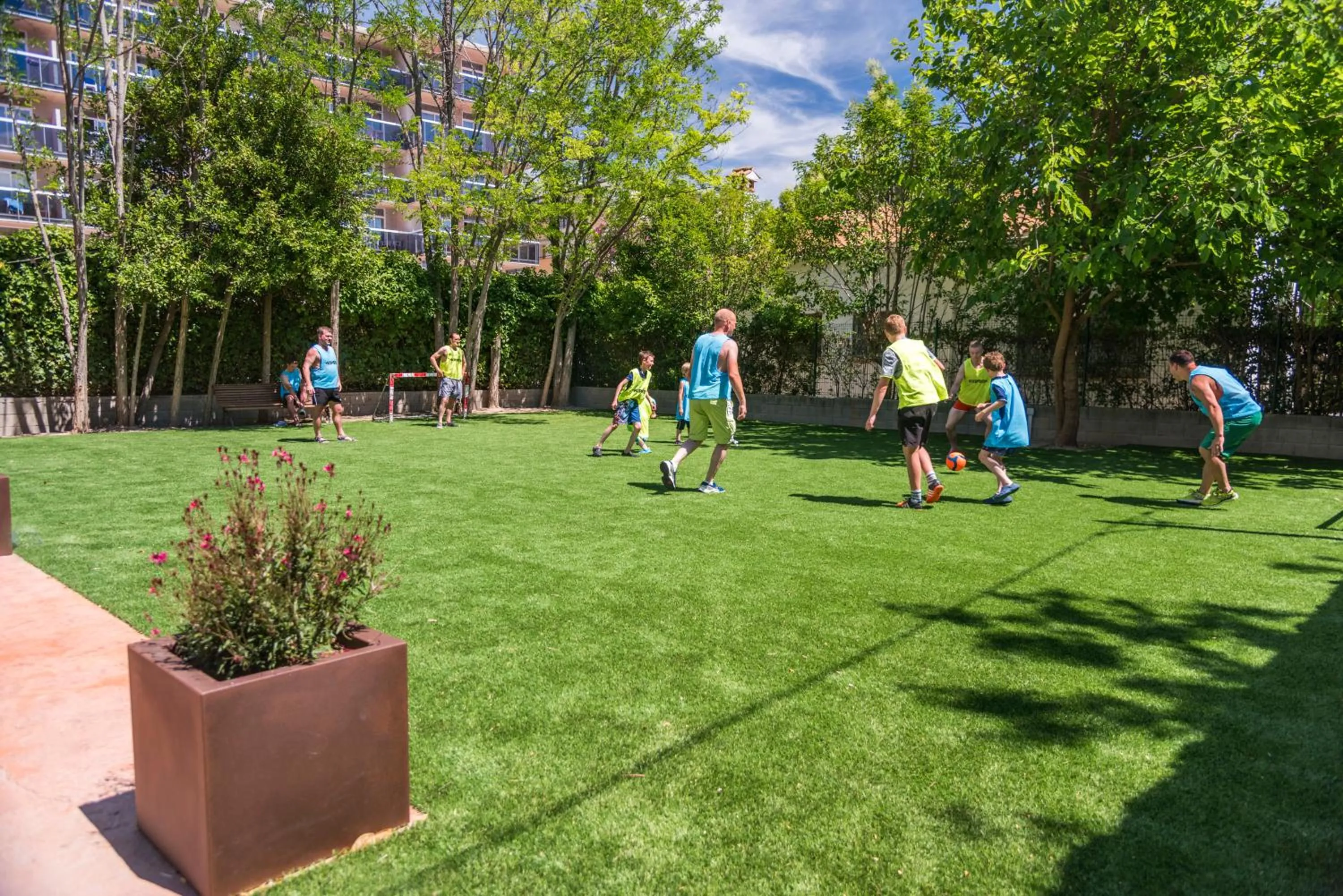 Garden in Aparthotel Cye Holiday Centre