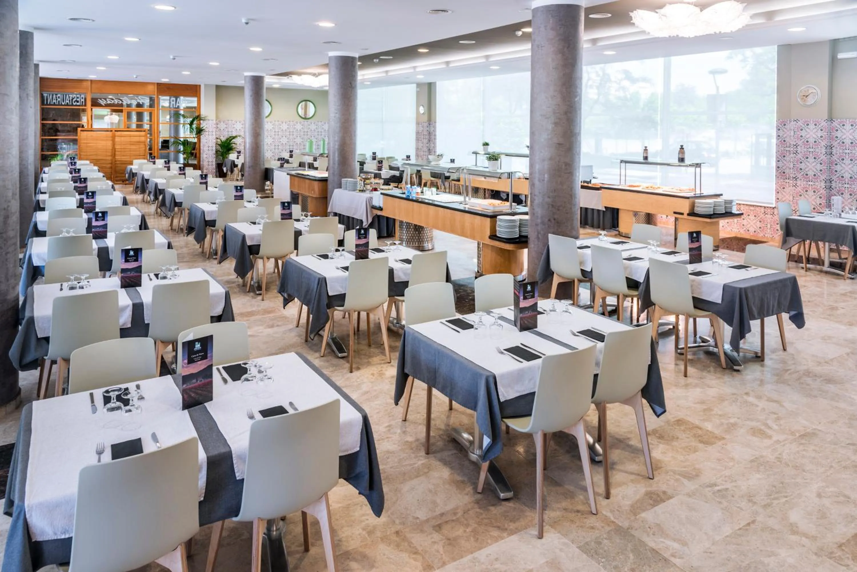 Restaurant/places to eat in Aparthotel Cye Holiday Centre