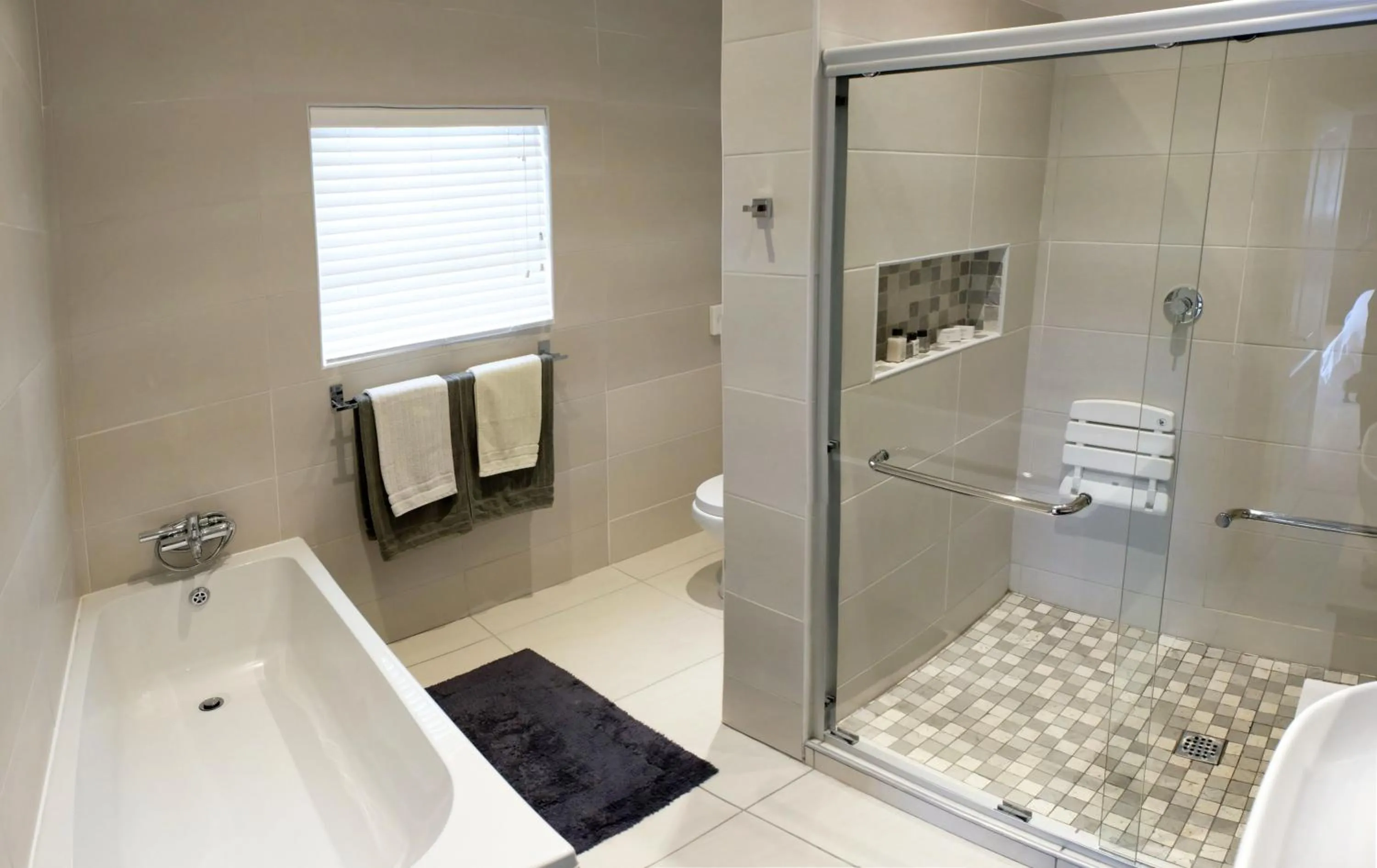 Shower in Vine Guesthouse