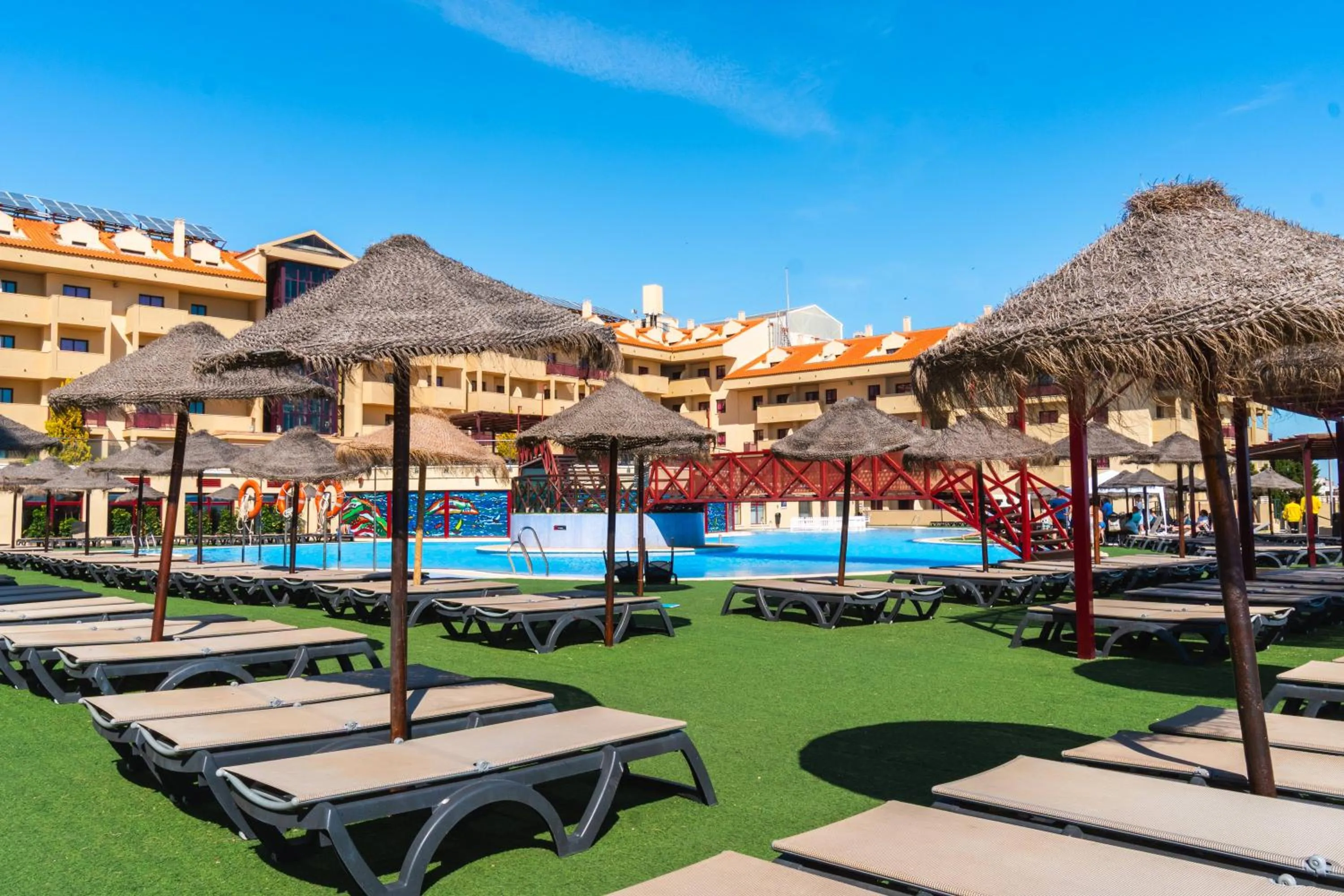 Swimming pool in Ohtels Mazagon