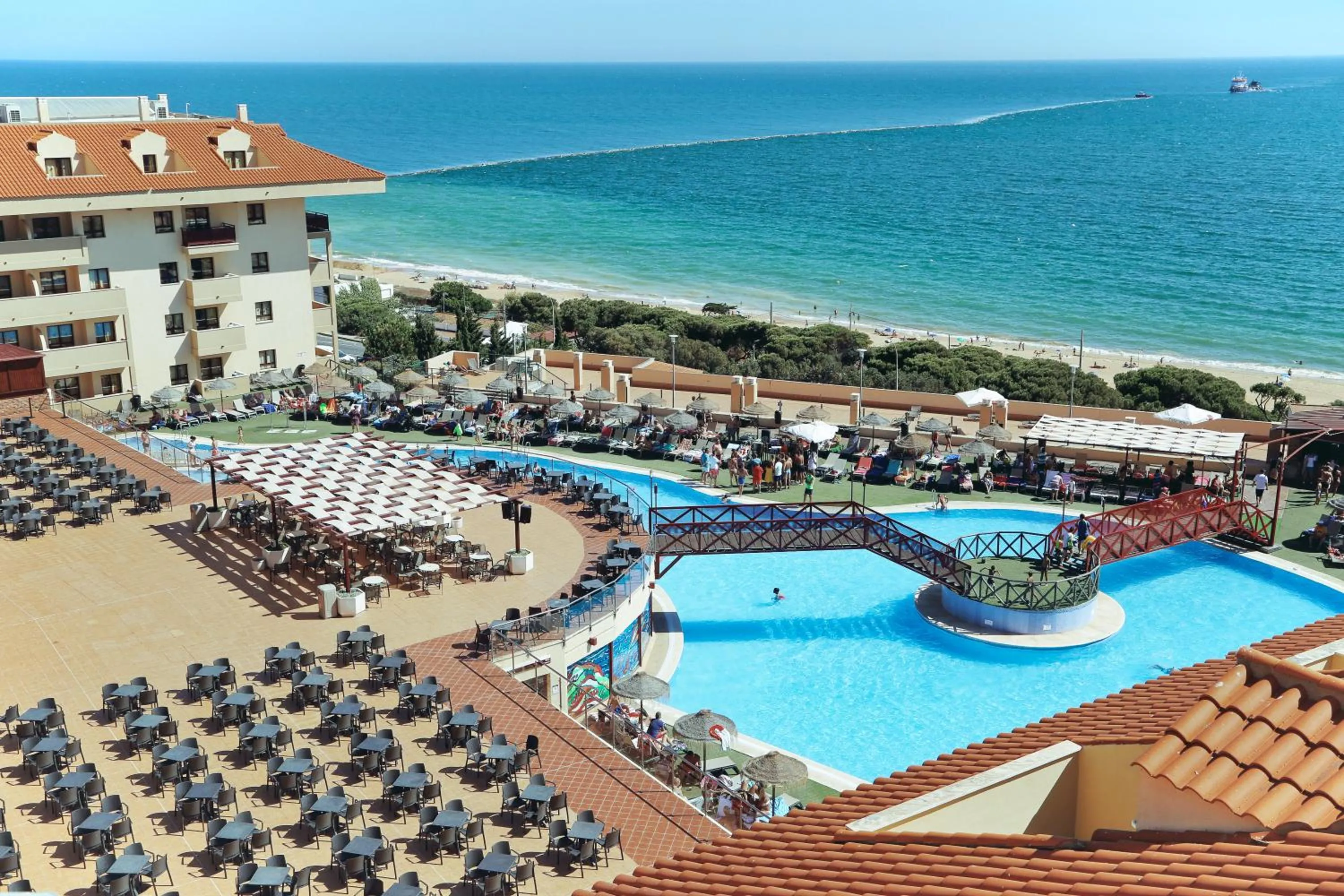 Swimming pool in Ohtels Mazagon