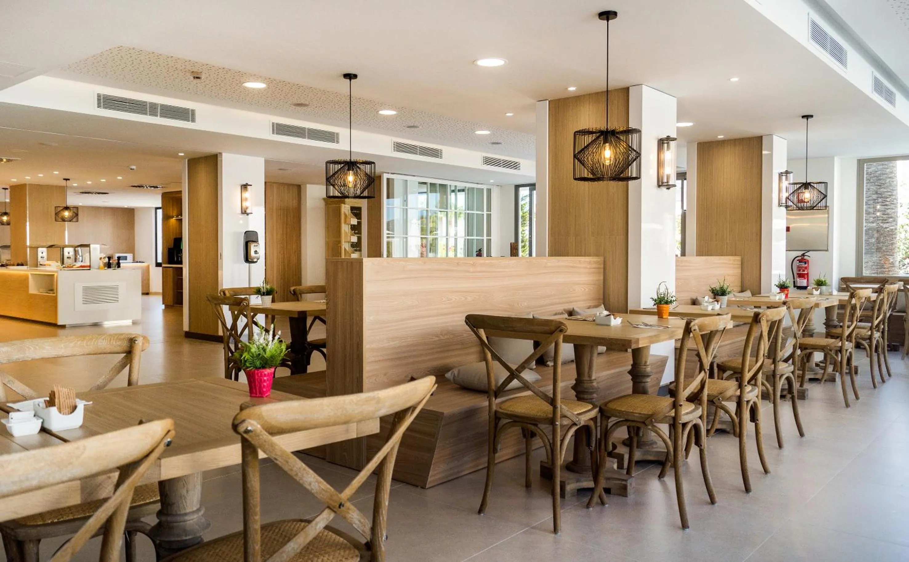 Restaurant/places to eat in Tomir Portals Suites - Adults Only