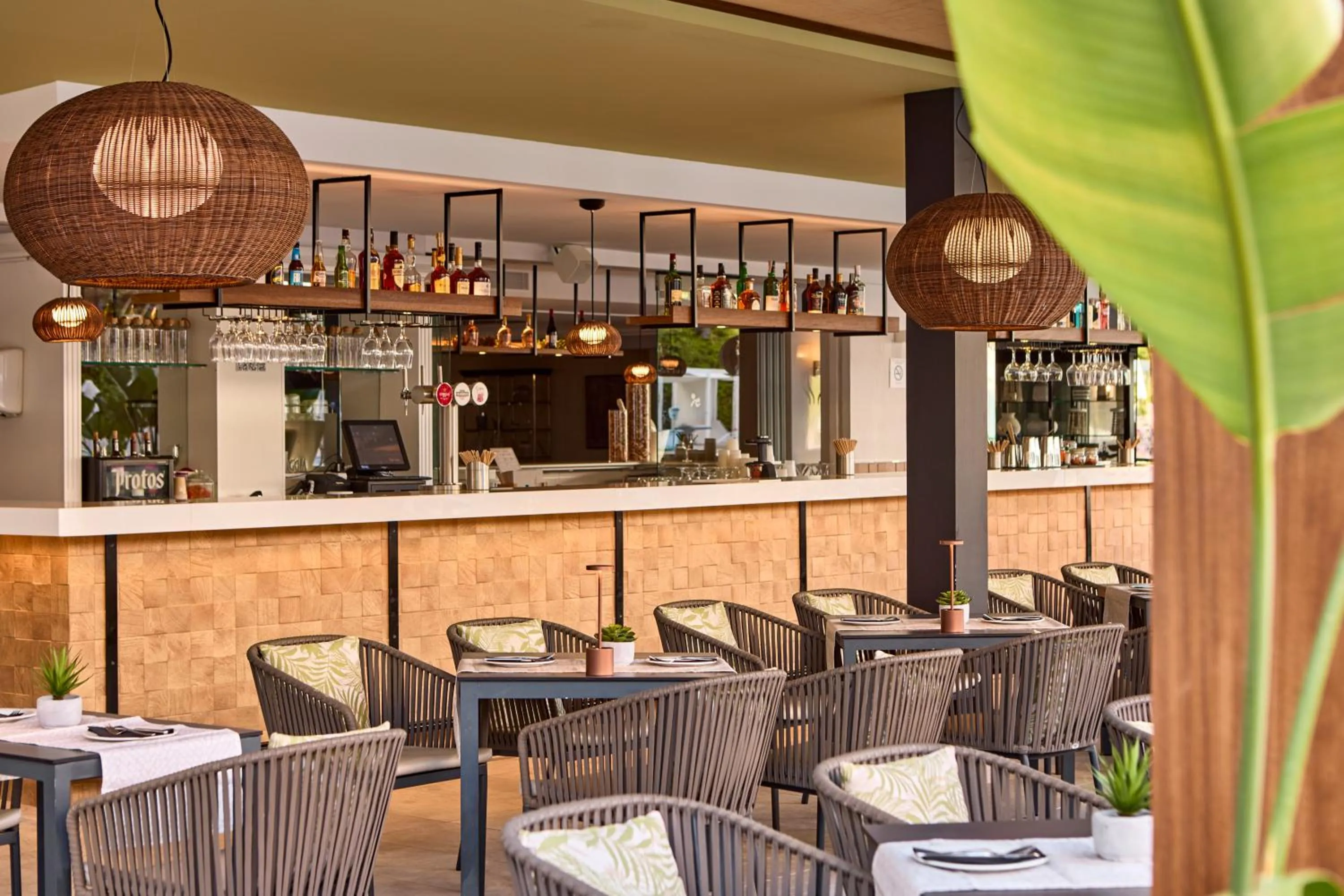 Restaurant/places to eat in Tomir Portals Suites - Adults Only