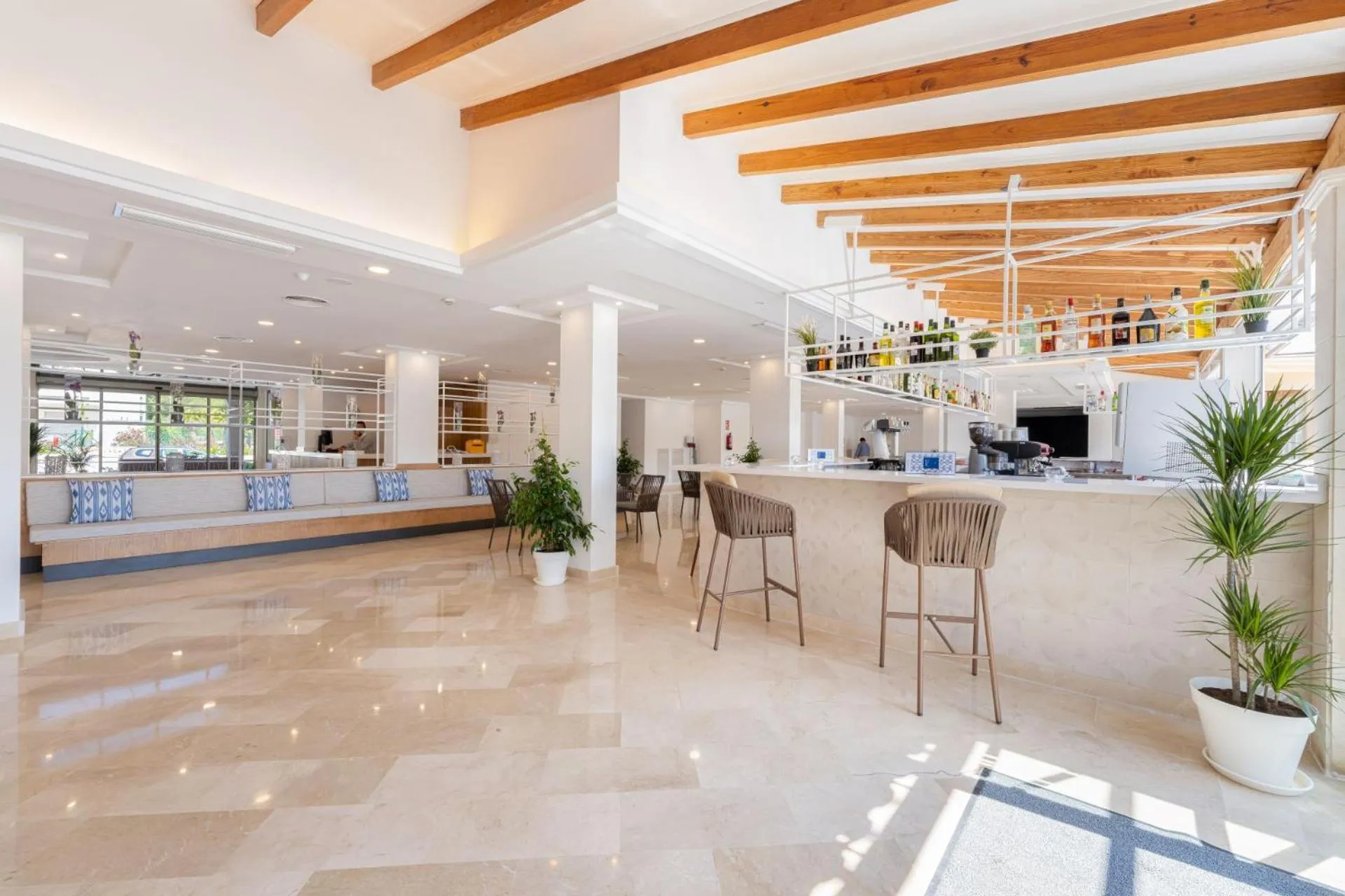 Lounge or bar in Aparthotel Caprice Isabel