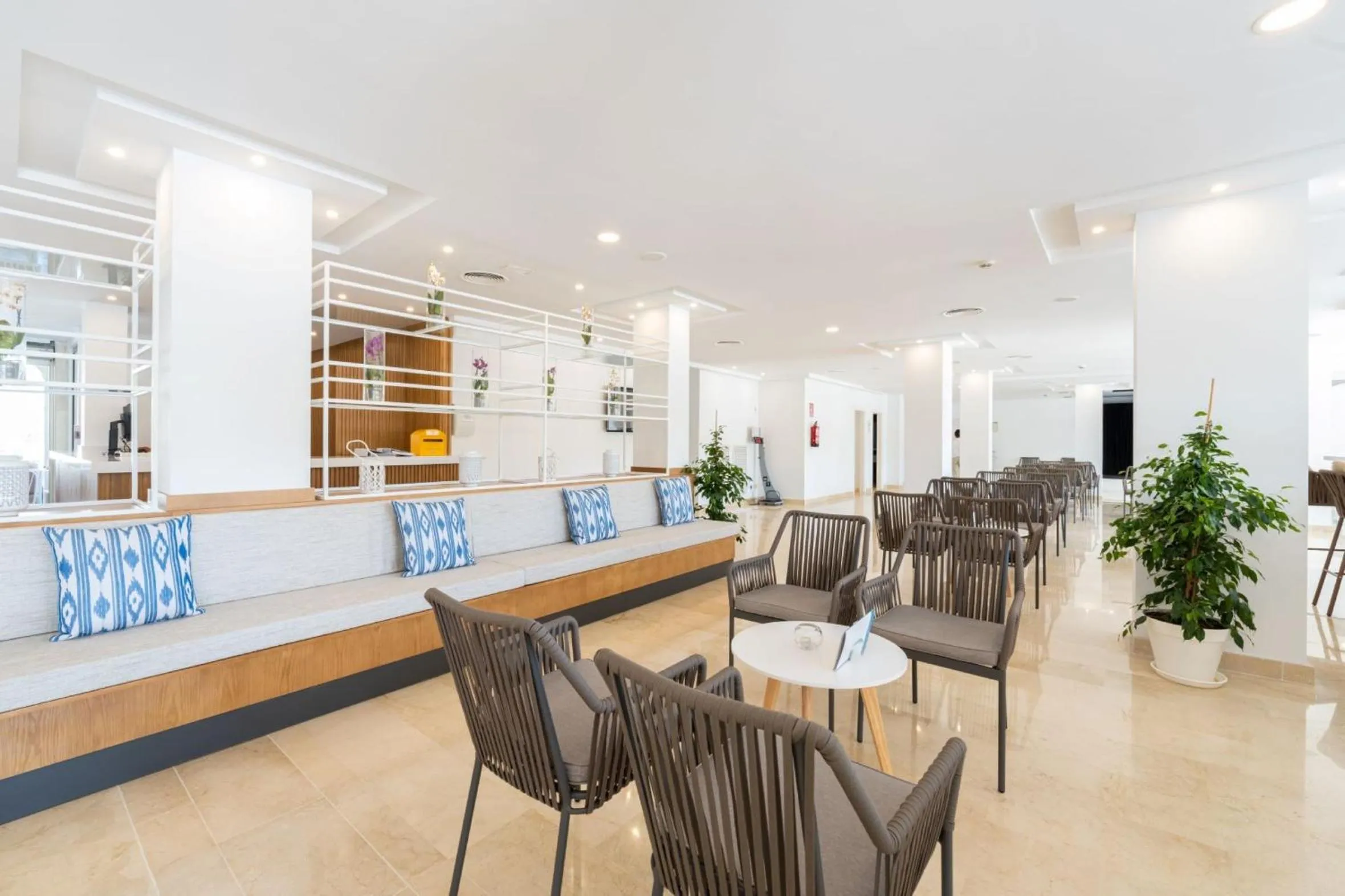 Lounge or bar in Aparthotel Caprice Isabel