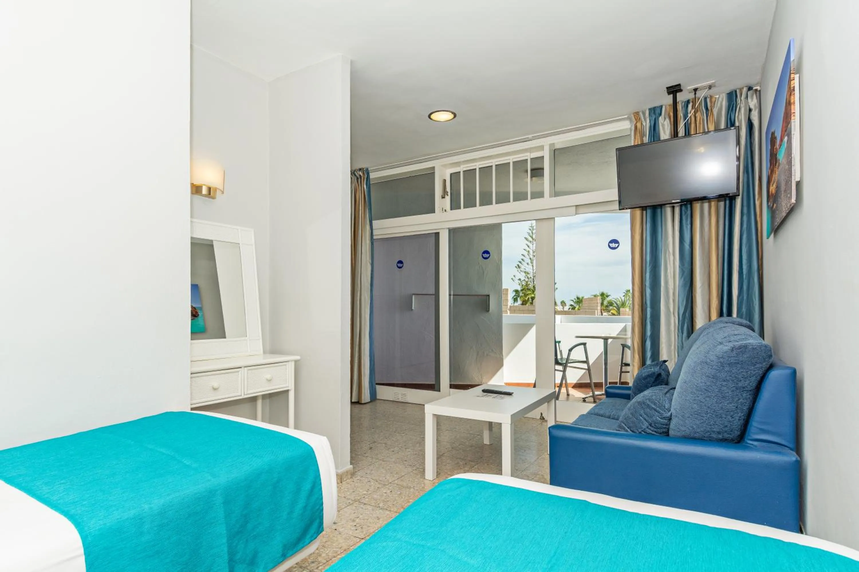 Photo of the whole room, Bed in Apartamentos Panorama Adults Only