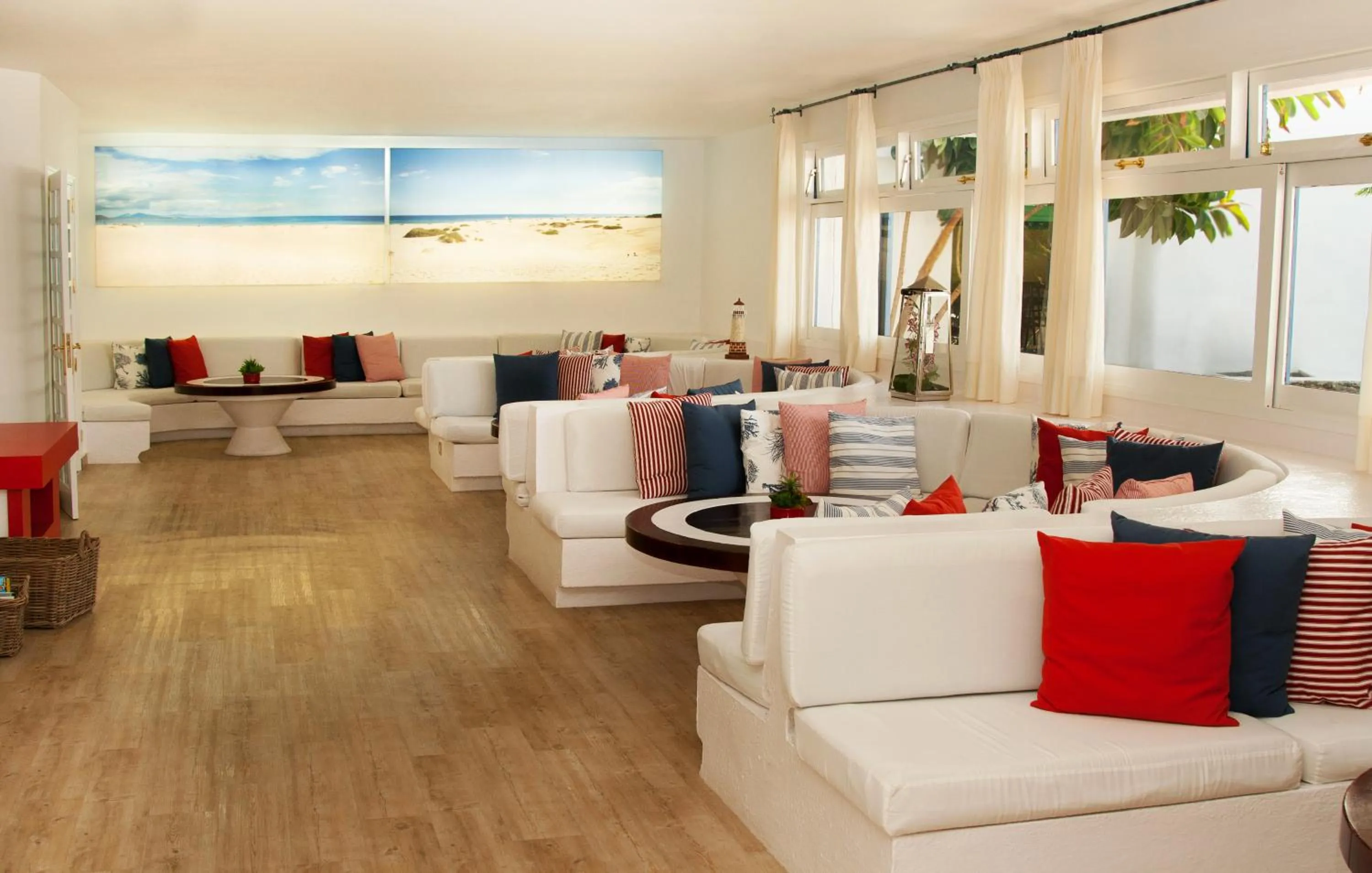 Communal lounge/ TV room in Apartamentos Panorama Adults Only