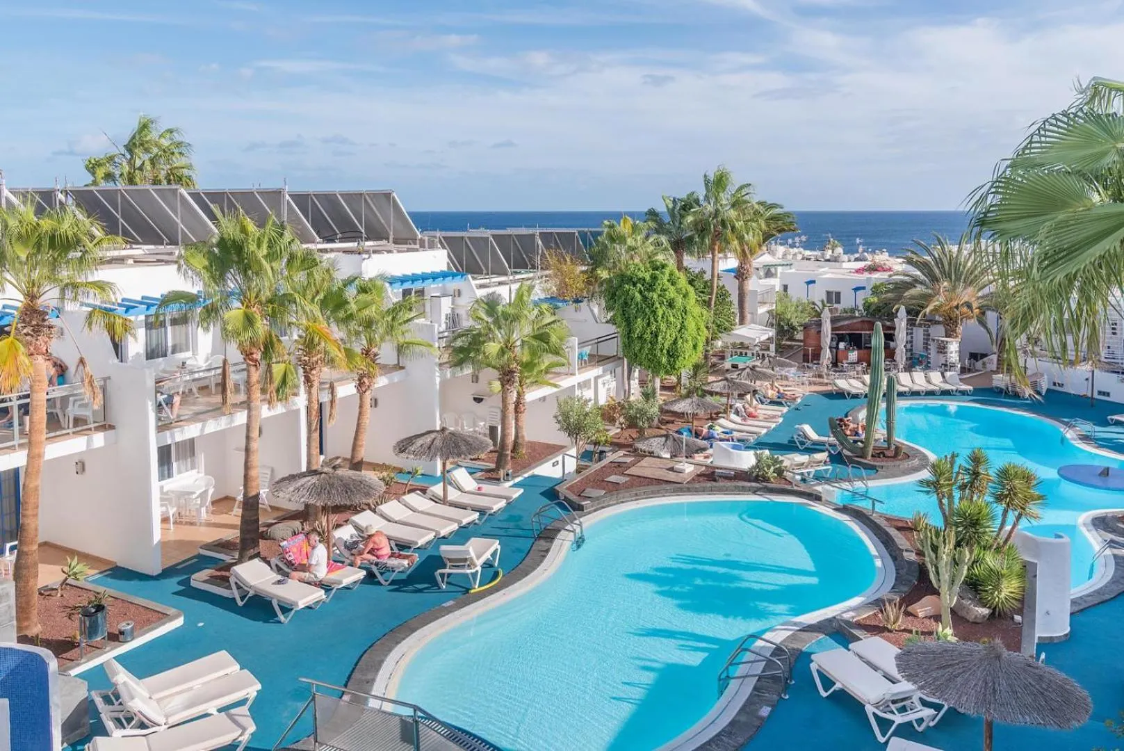 Pool view in Apartamentos Parque Tropical en Lanzarote