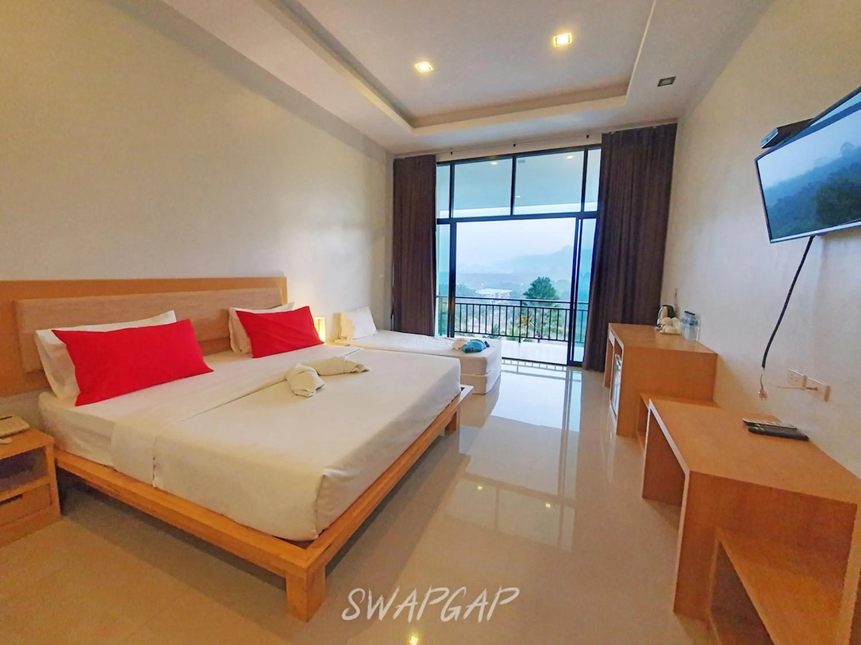 Photo of the whole room, Bed in Takhun Mountain View