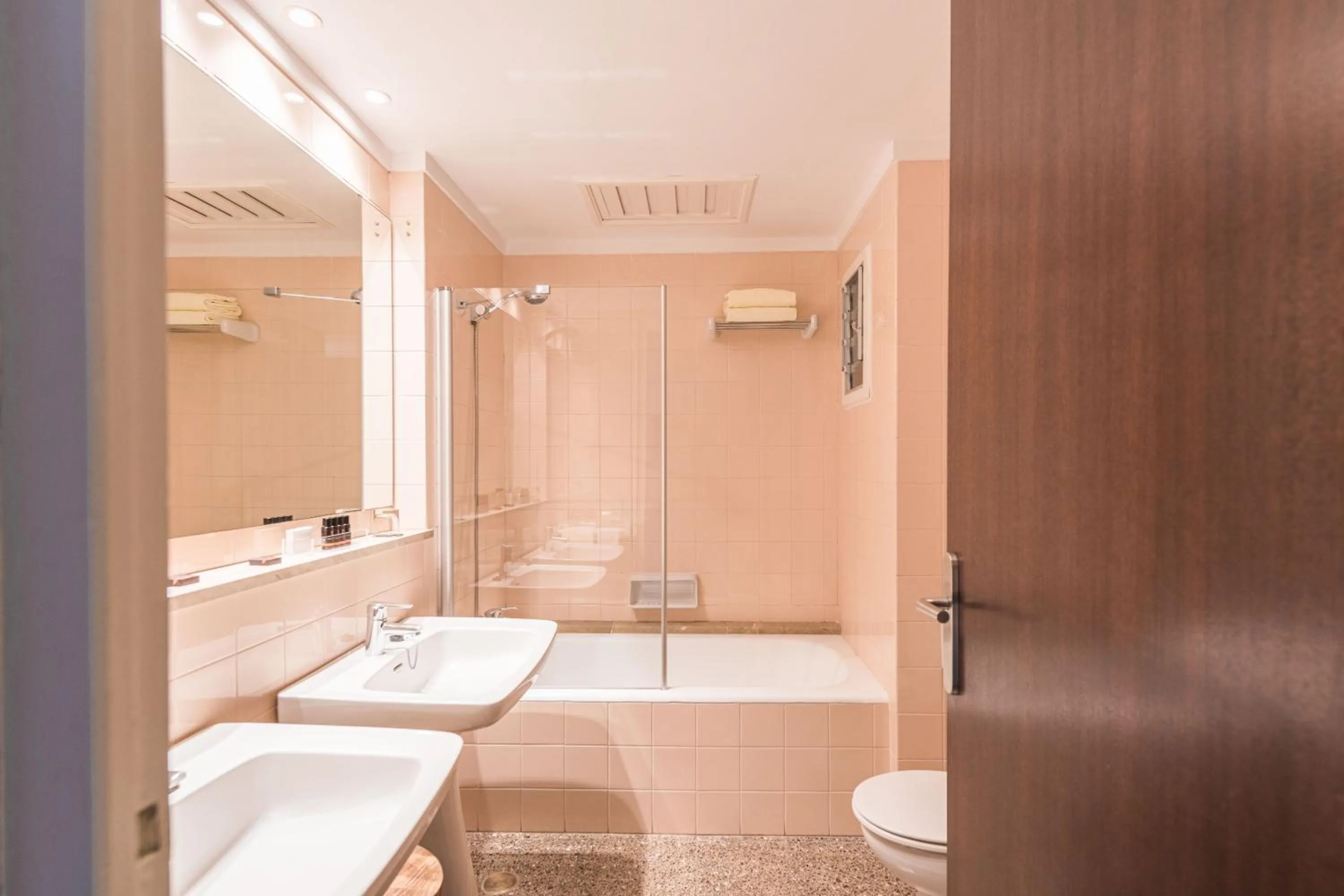 Bathroom in Almadraba Park Hotel