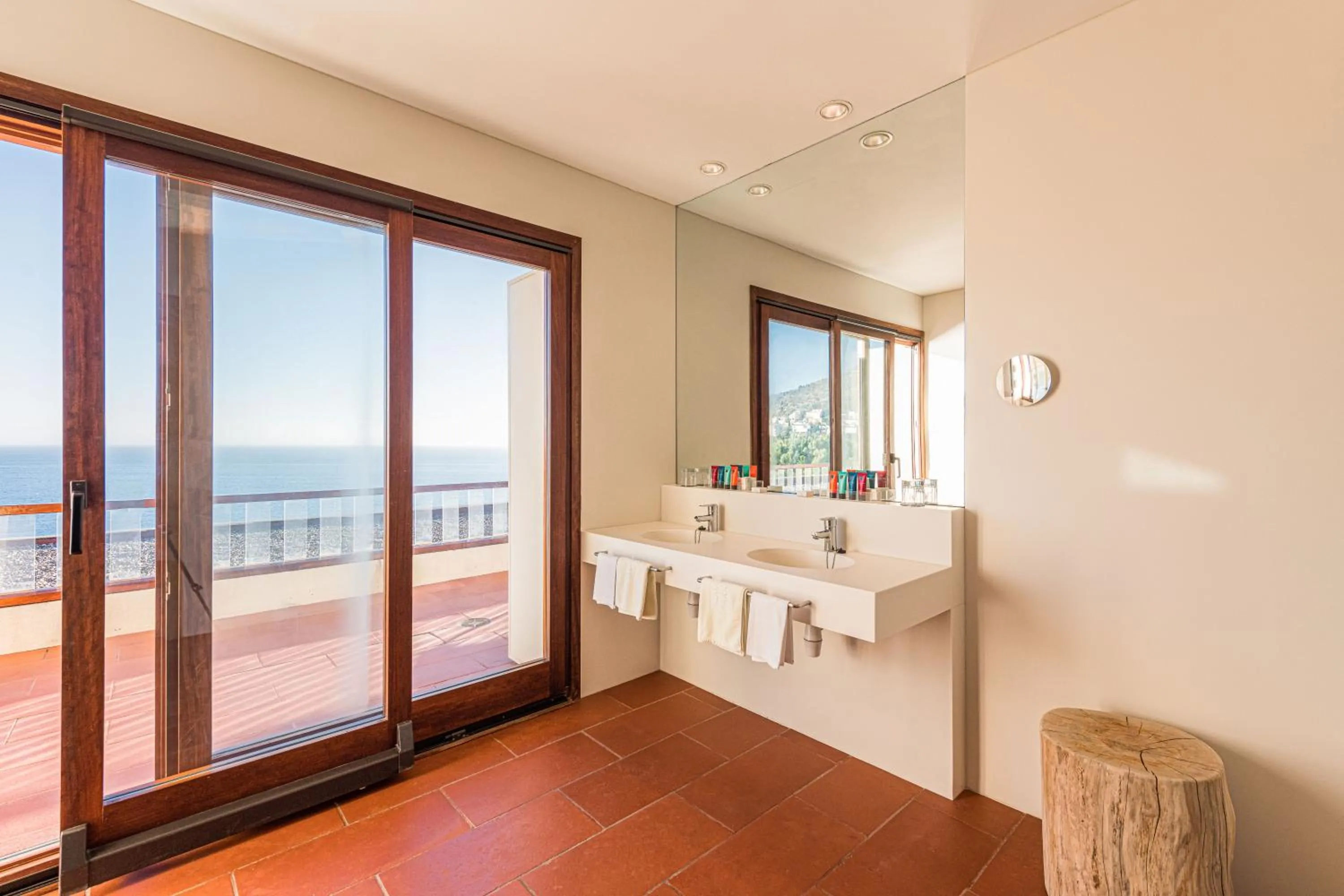 Bathroom in Almadraba Park Hotel