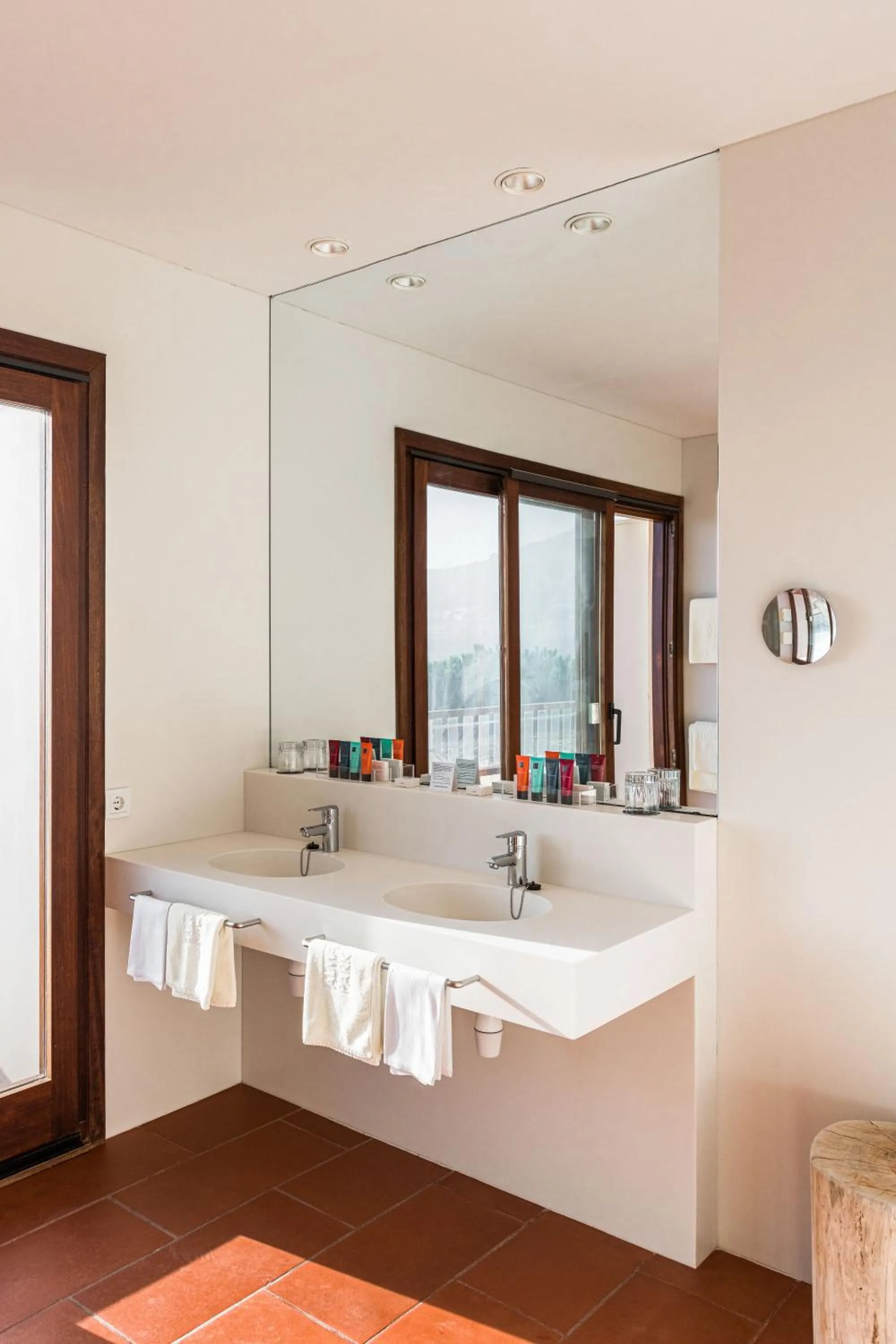 Bathroom in Almadraba Park Hotel