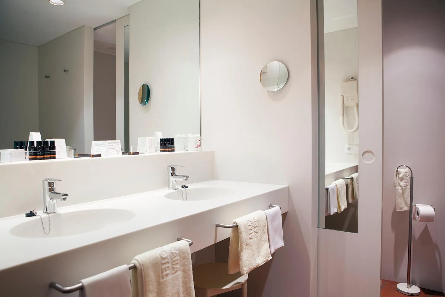 Bathroom in Almadraba Park Hotel