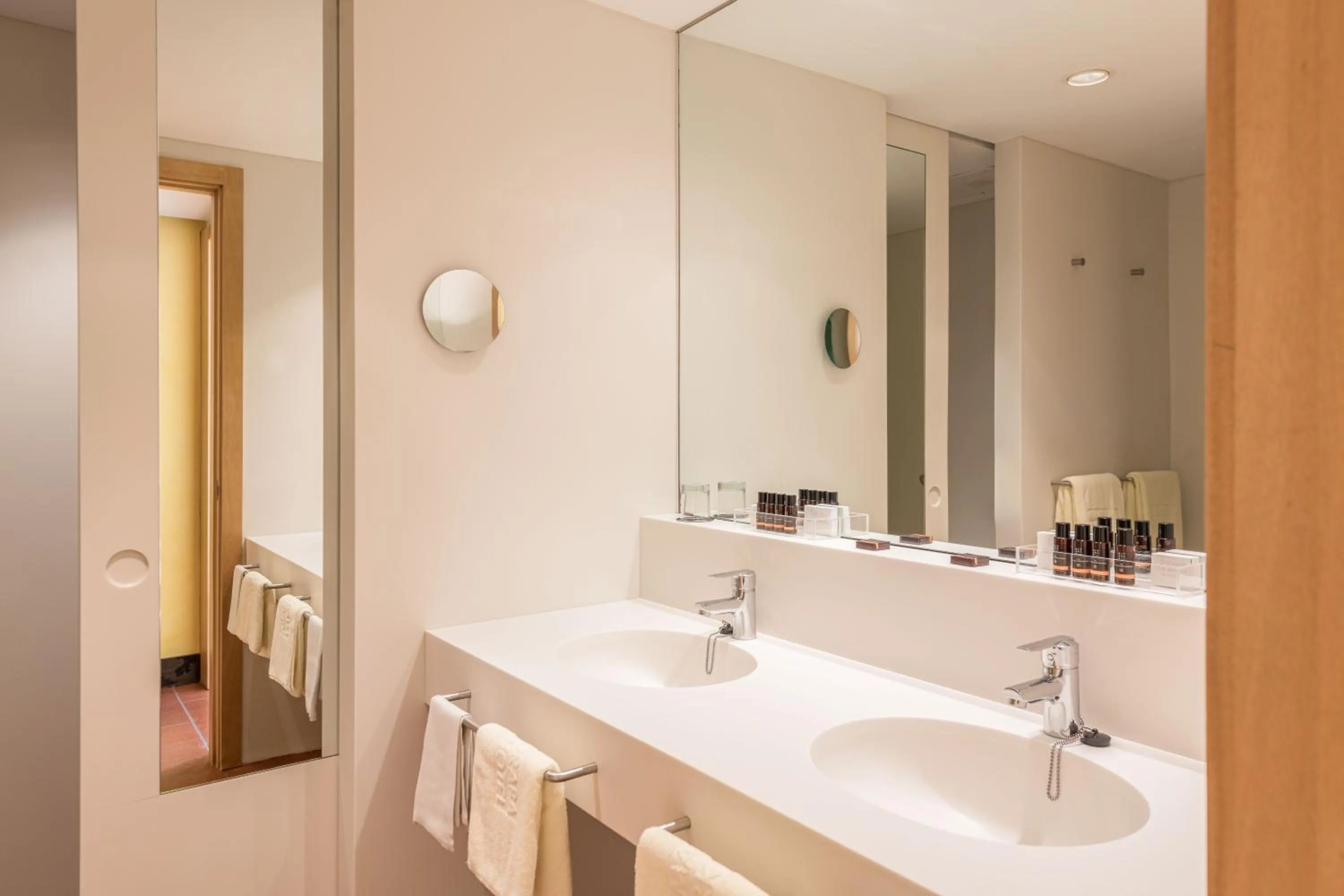 Bathroom in Almadraba Park Hotel