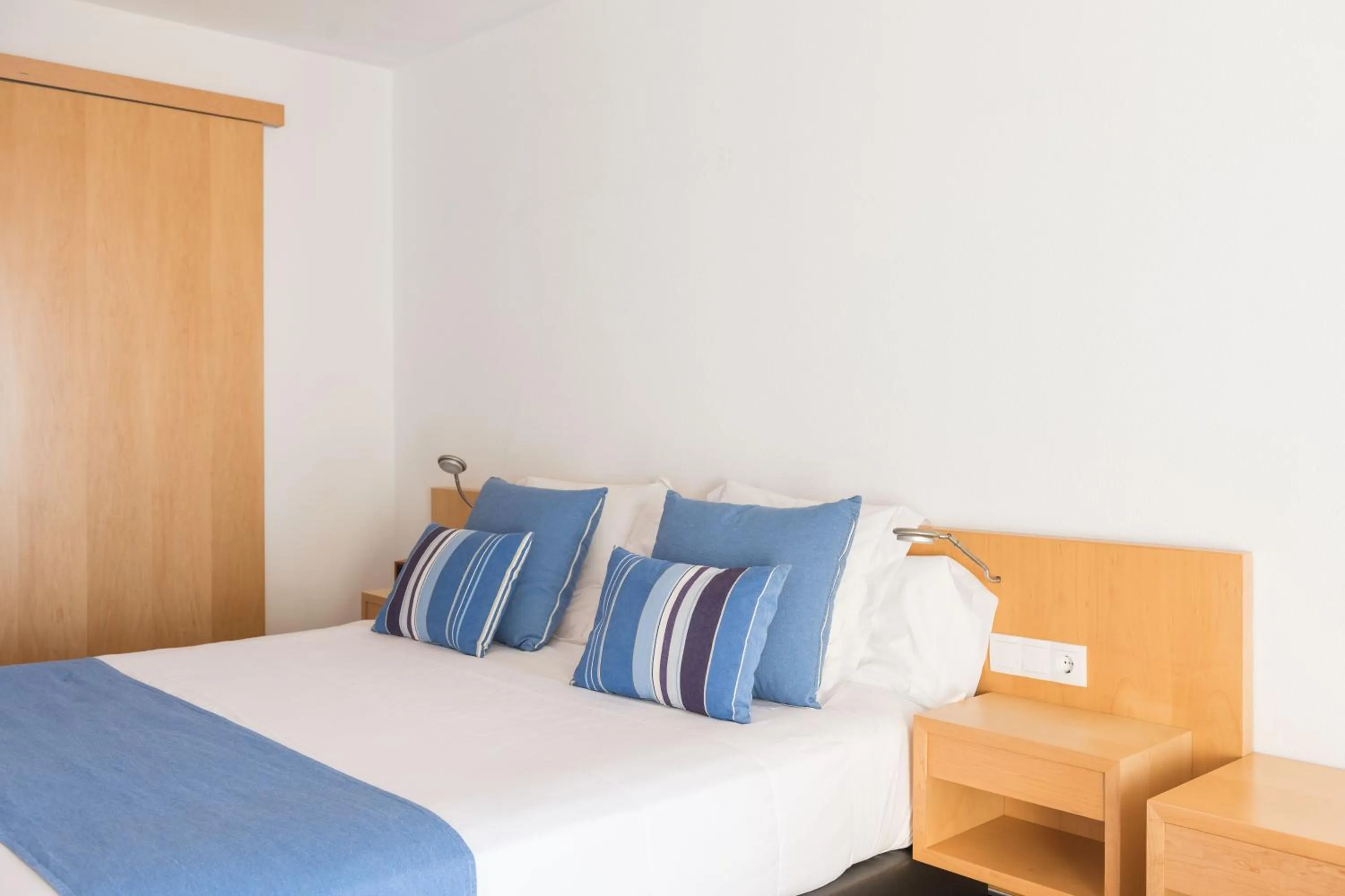 Bedroom, Bed in Almadraba Park Hotel