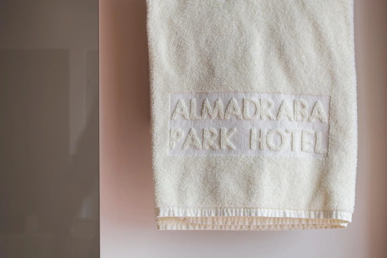 Logo/Certificate/Sign in Almadraba Park Hotel