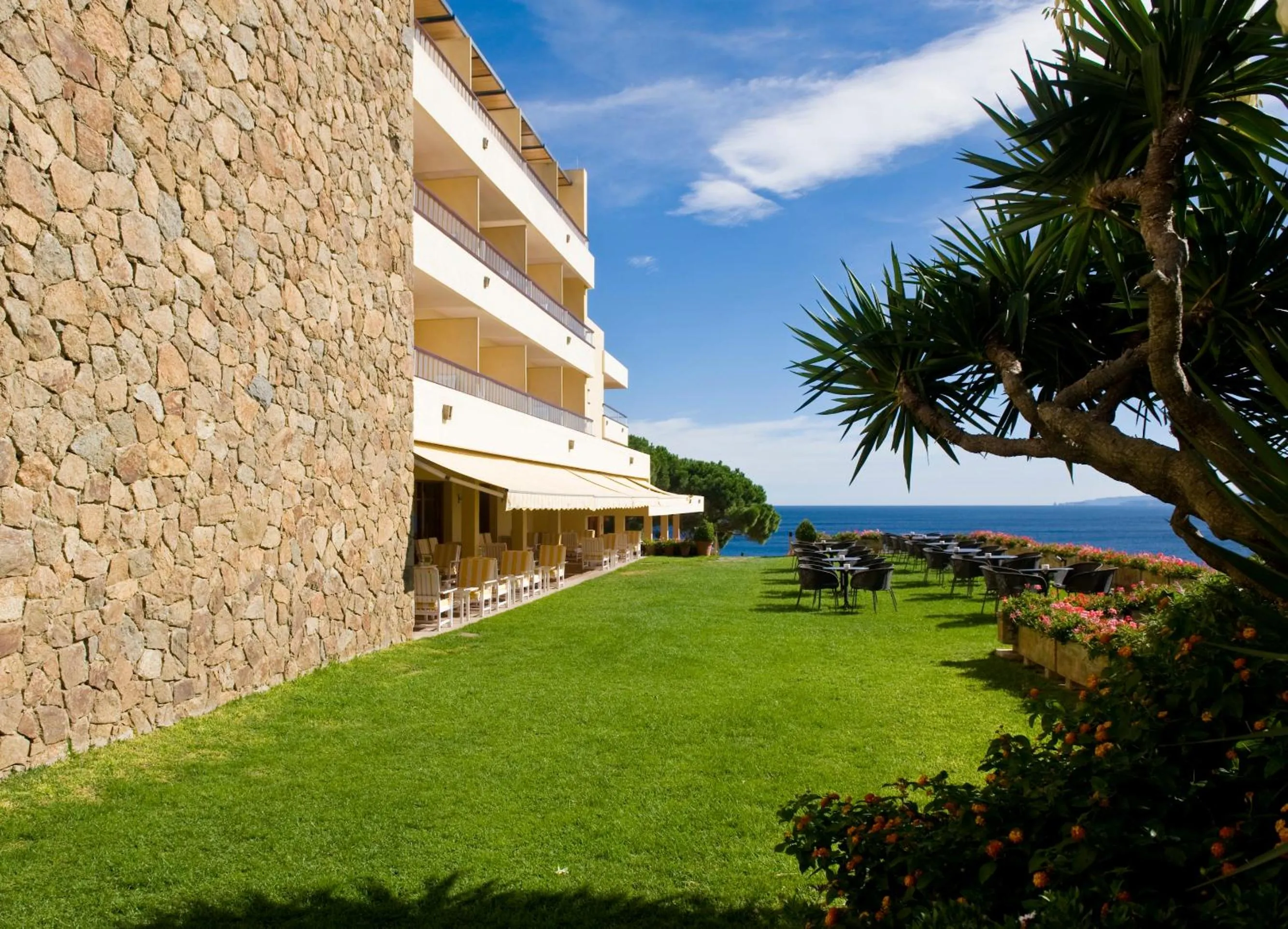 Property building in Almadraba Park Hotel