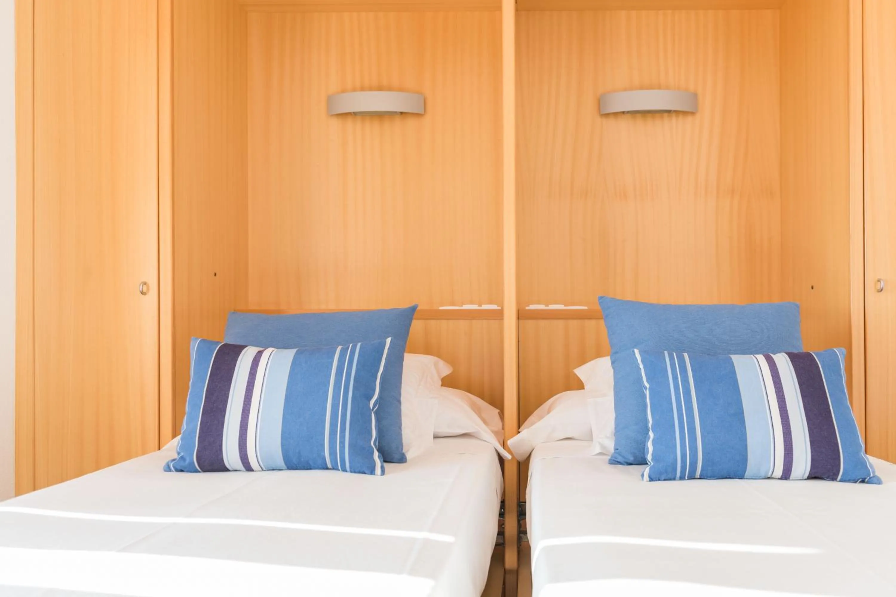 Bed in Almadraba Park Hotel