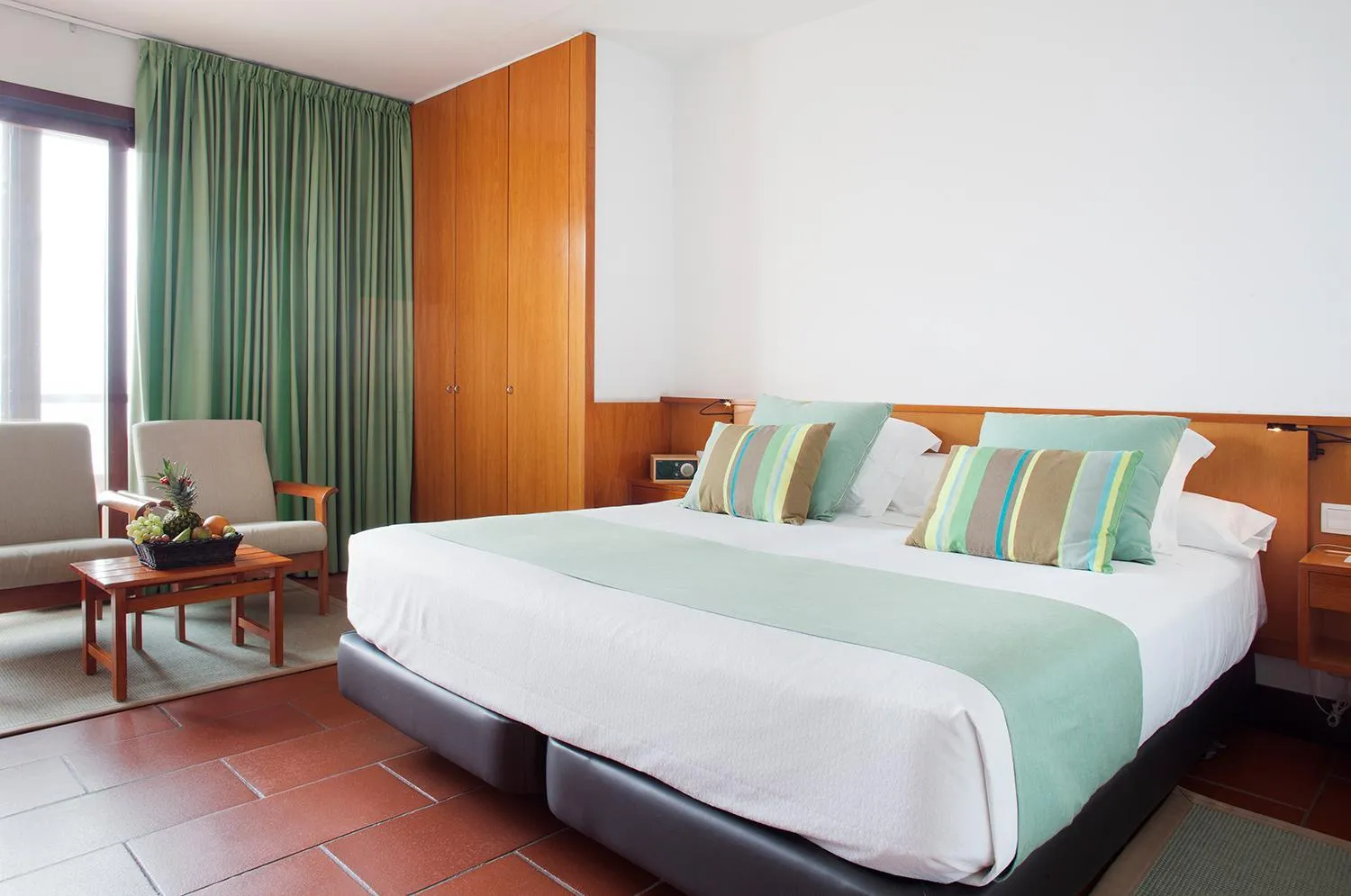 Bed in Almadraba Park Hotel