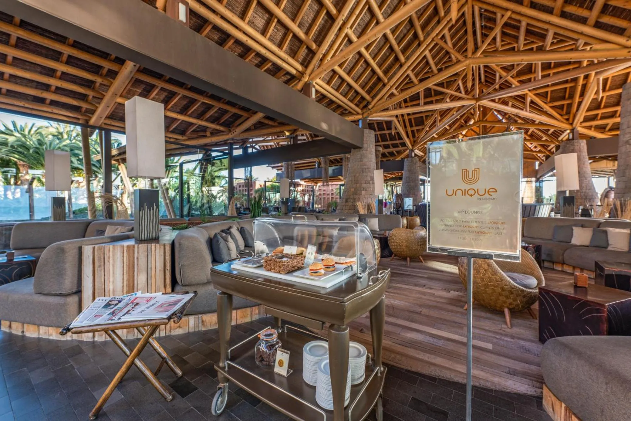 Lounge or bar in Lopesan Baobab Resort
