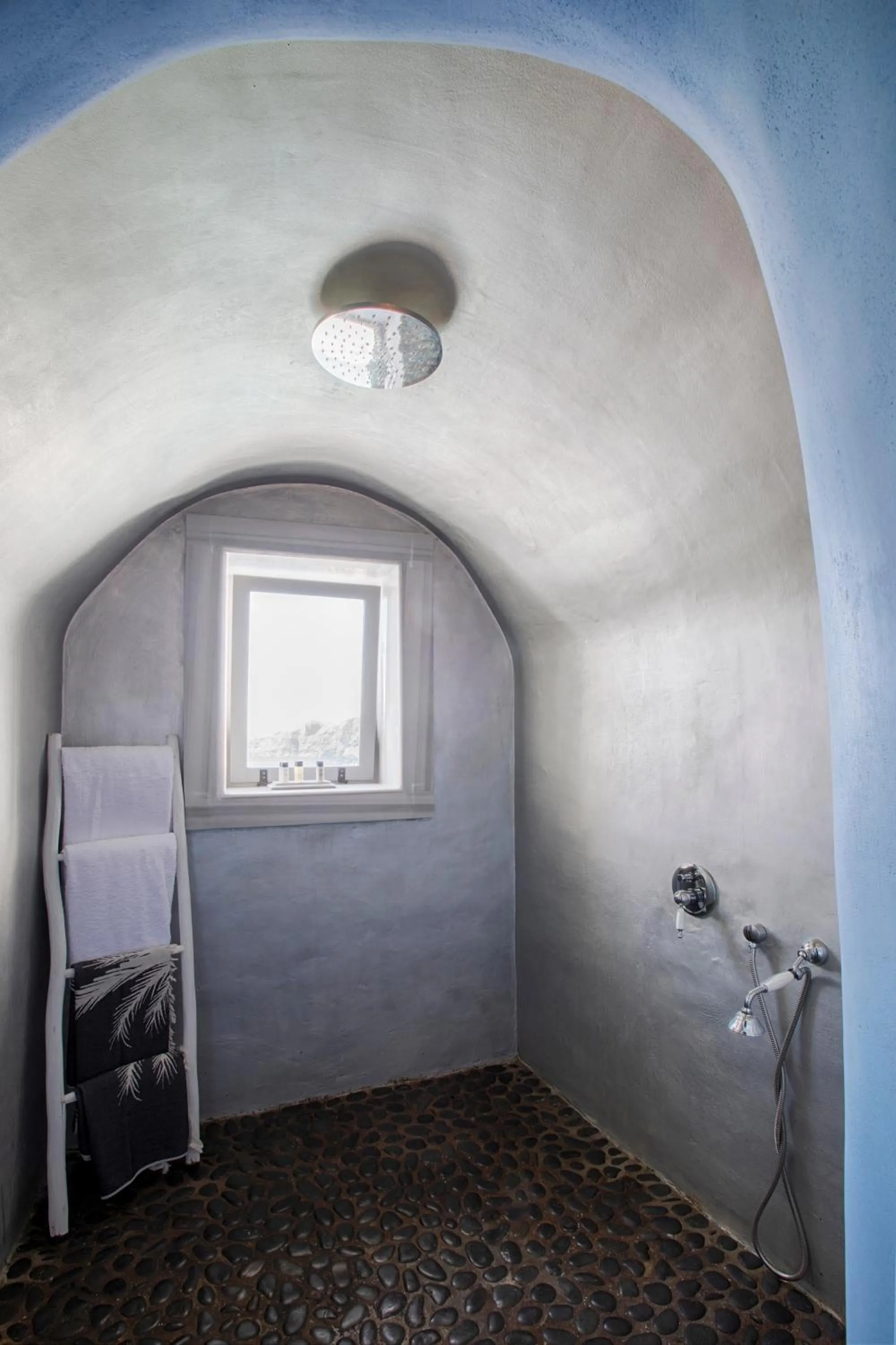 Shower in Ducato di Oia - Adults Only