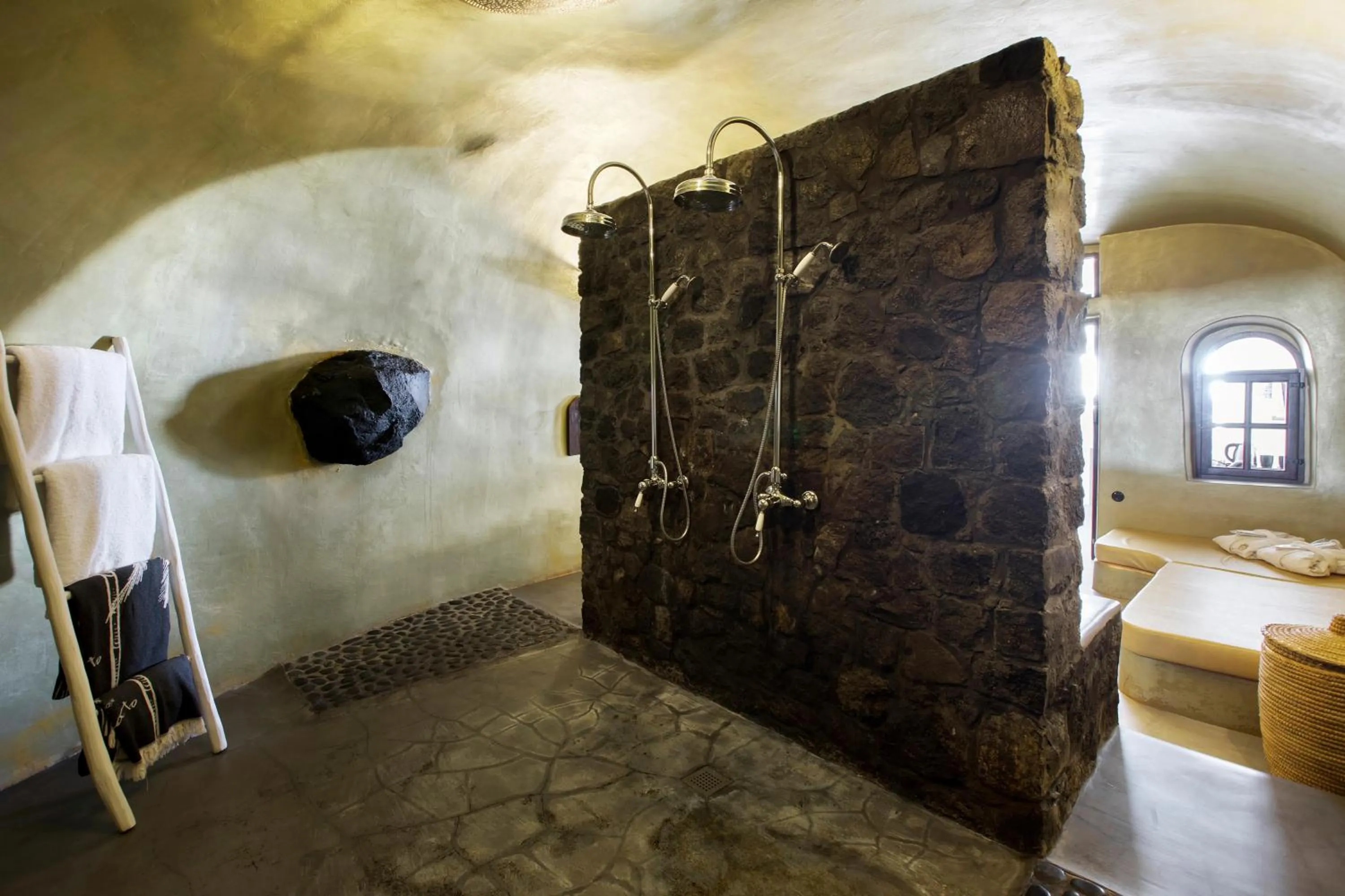 Shower, Bed in Ducato di Oia - Adults Only