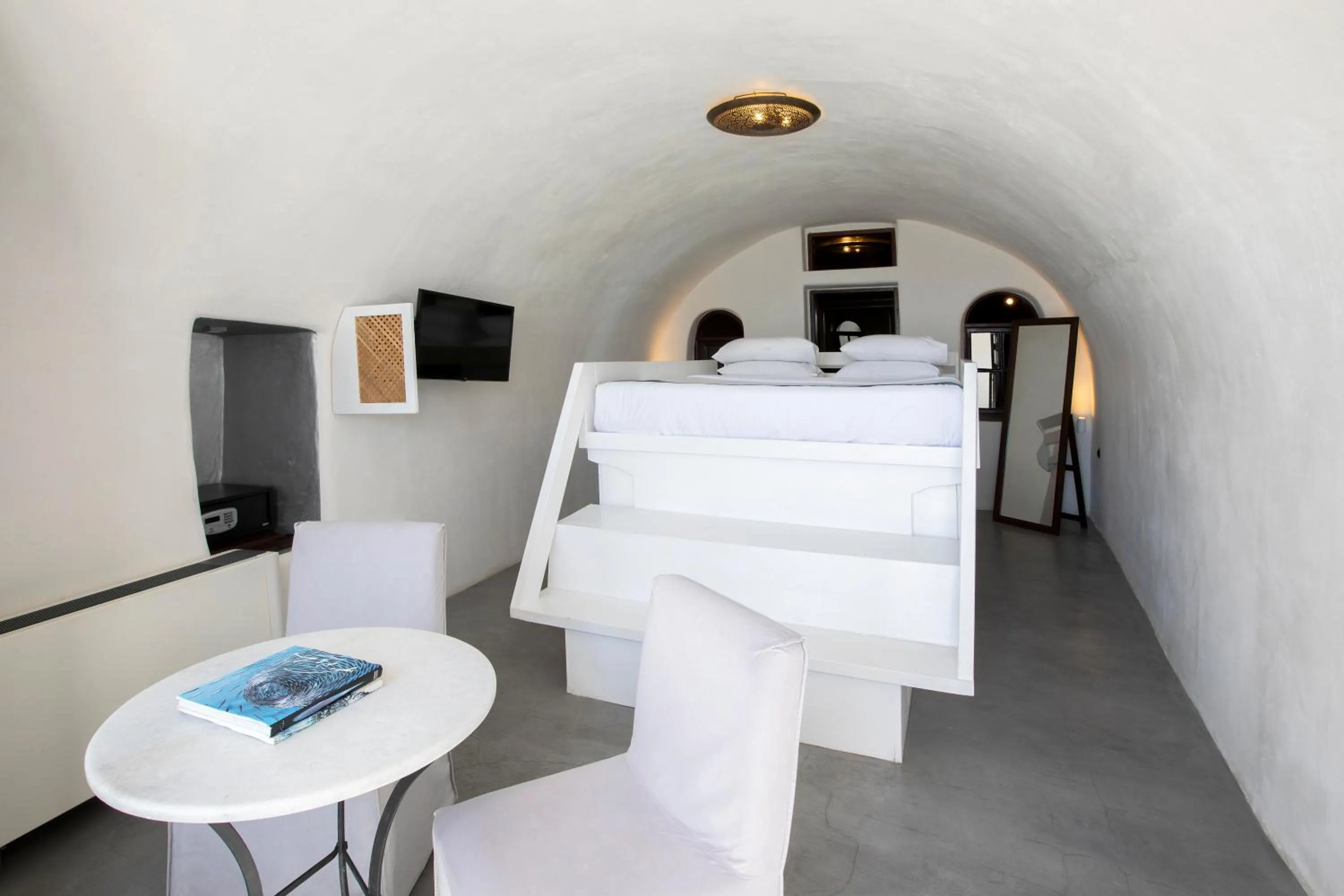 Bed in Ducato di Oia - Adults Only