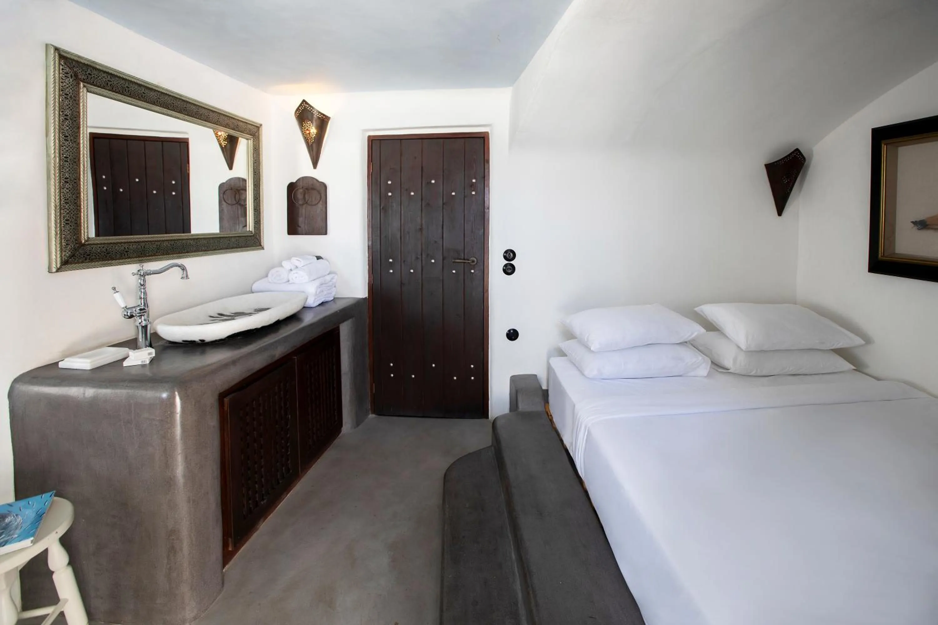 Bed in Ducato di Oia - Adults Only
