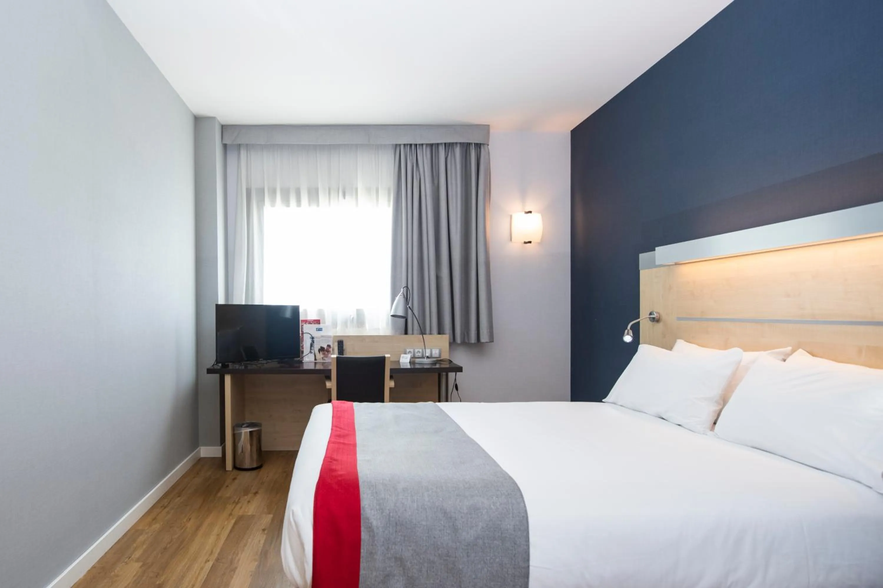 Bed in Holiday Inn Express Sant Cugat by IHG