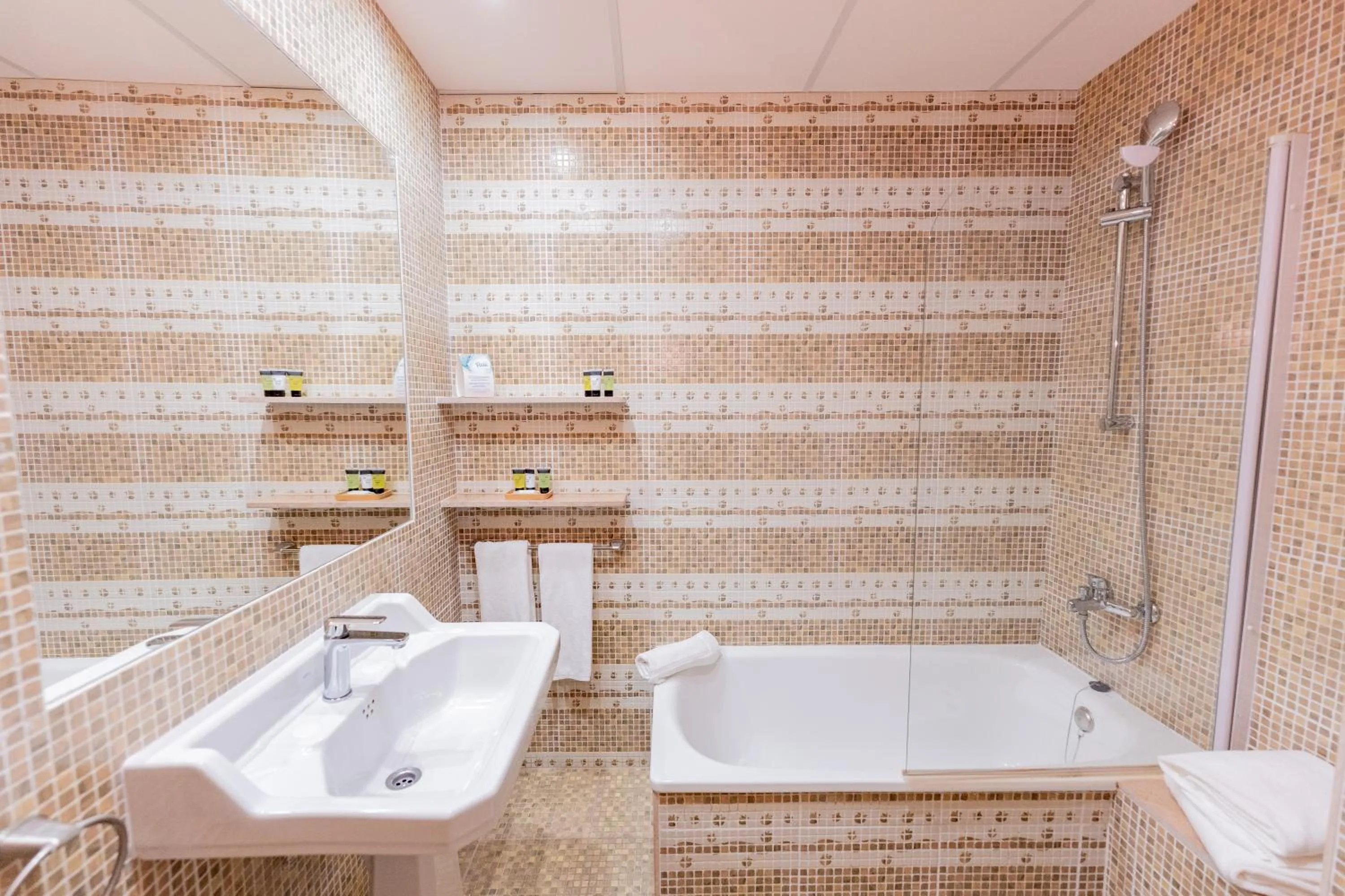 Bathroom in Hotel Aubí