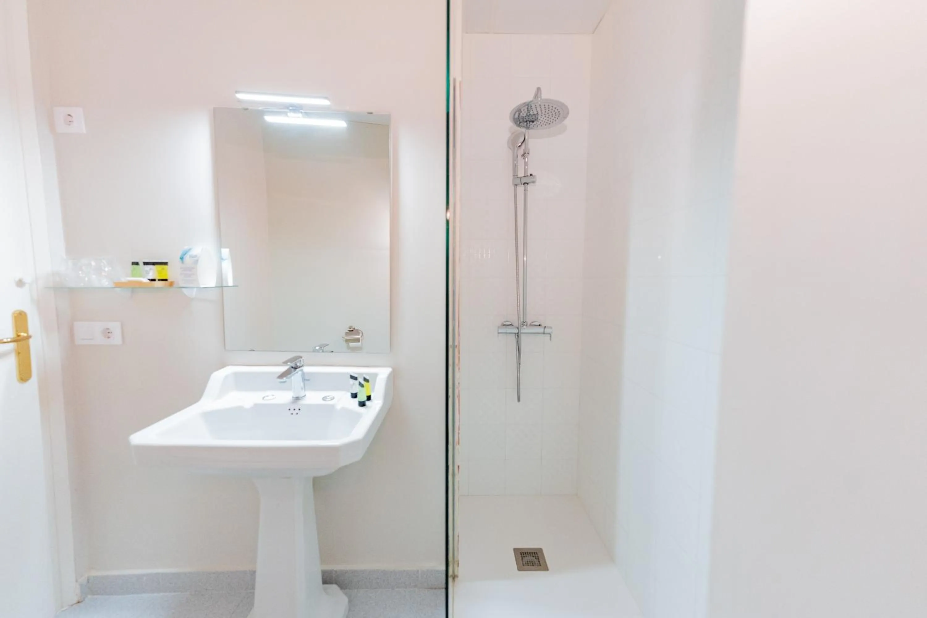 Bathroom in Hotel Aubí