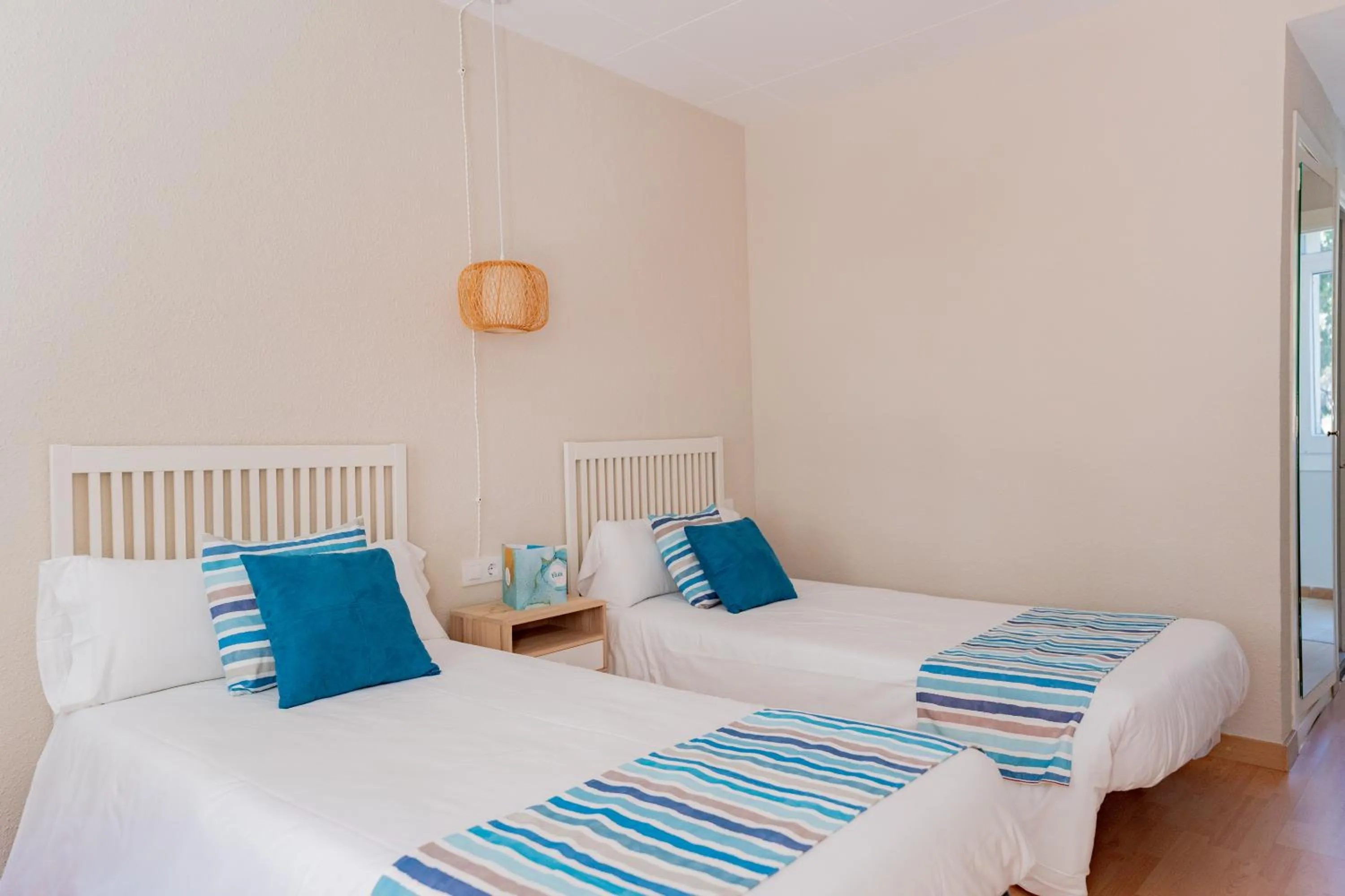 Bedroom, Bed in Hotel Aubí