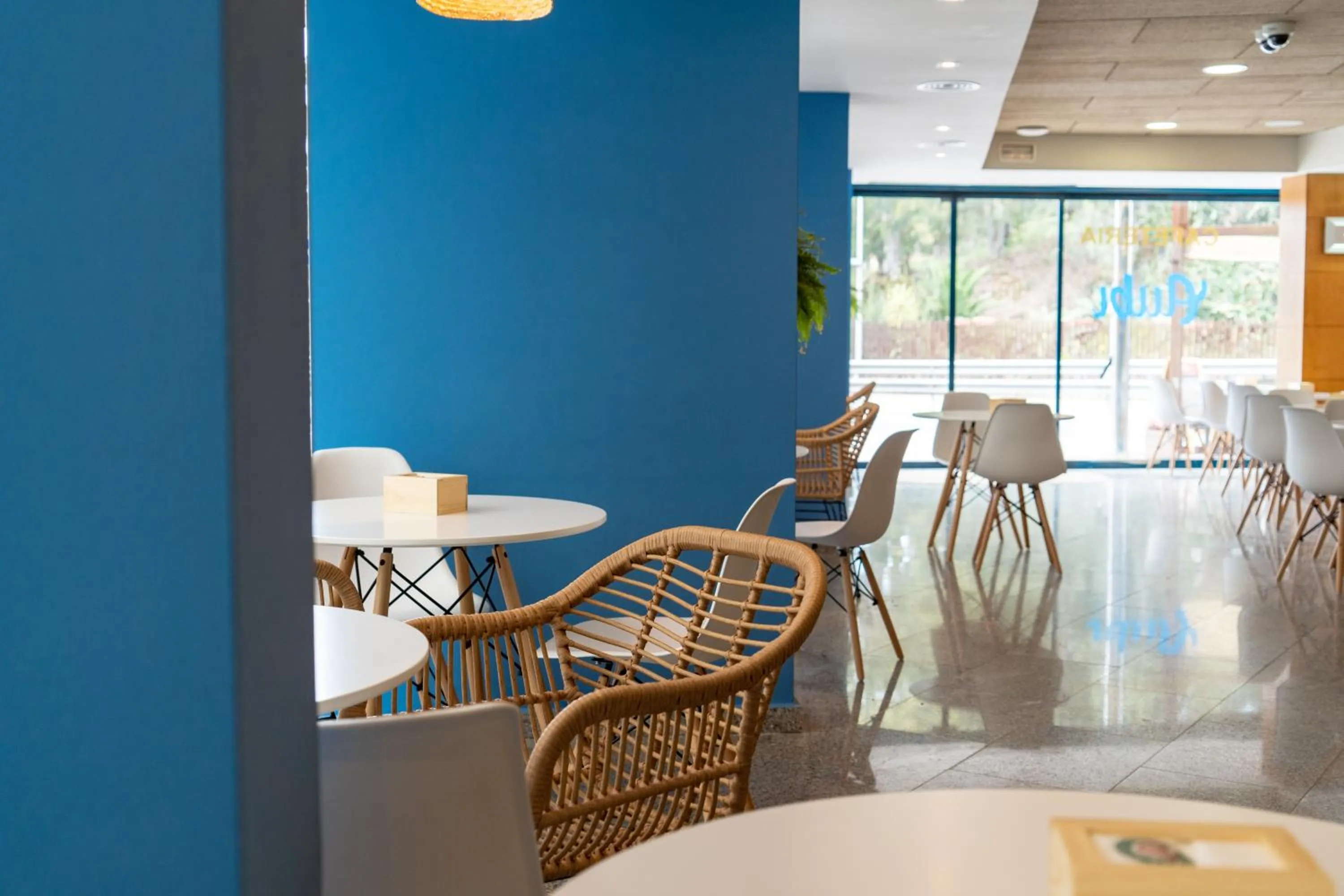 Restaurant/places to eat in Hotel Aubí