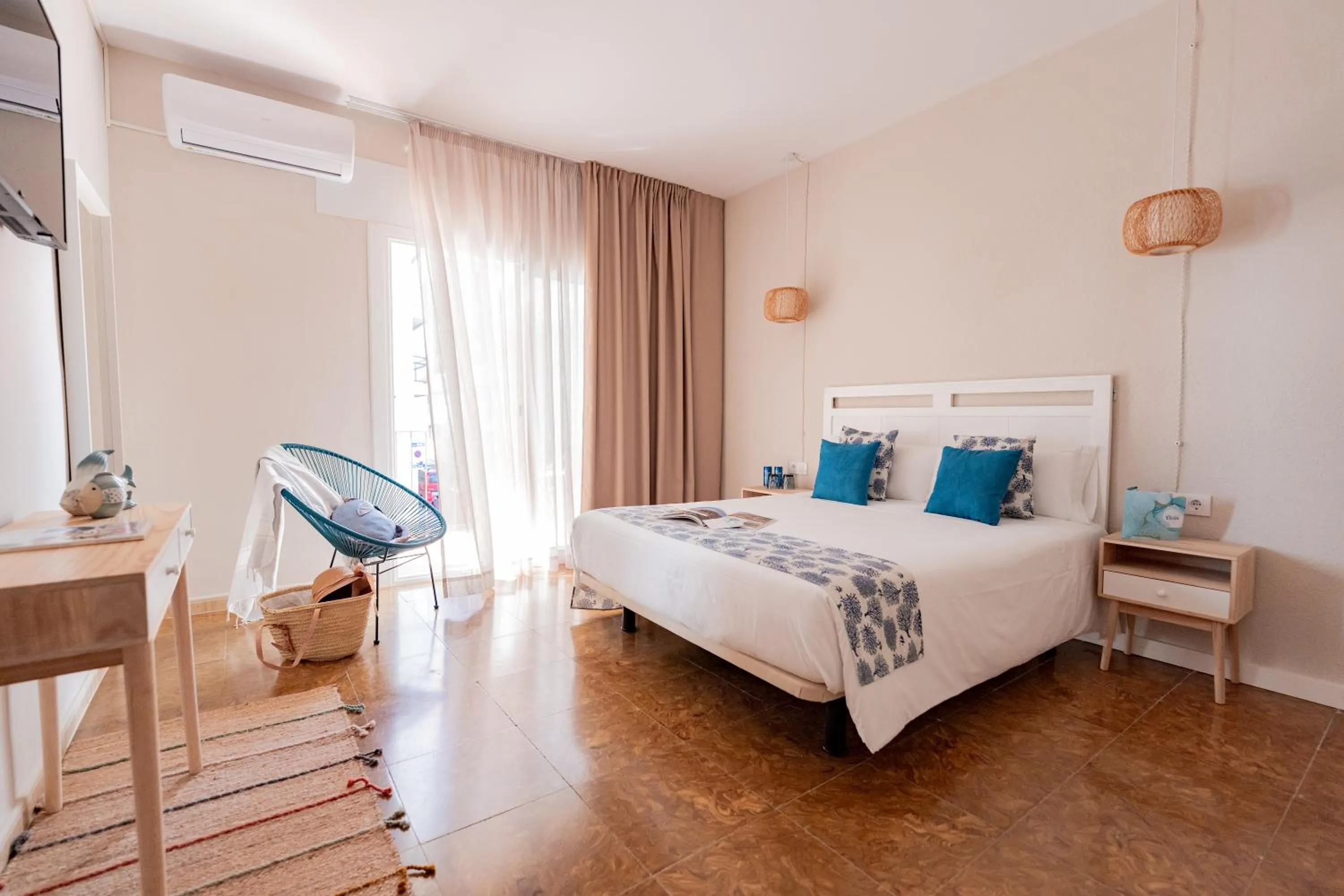 Bedroom, Bed in Hotel Aubí