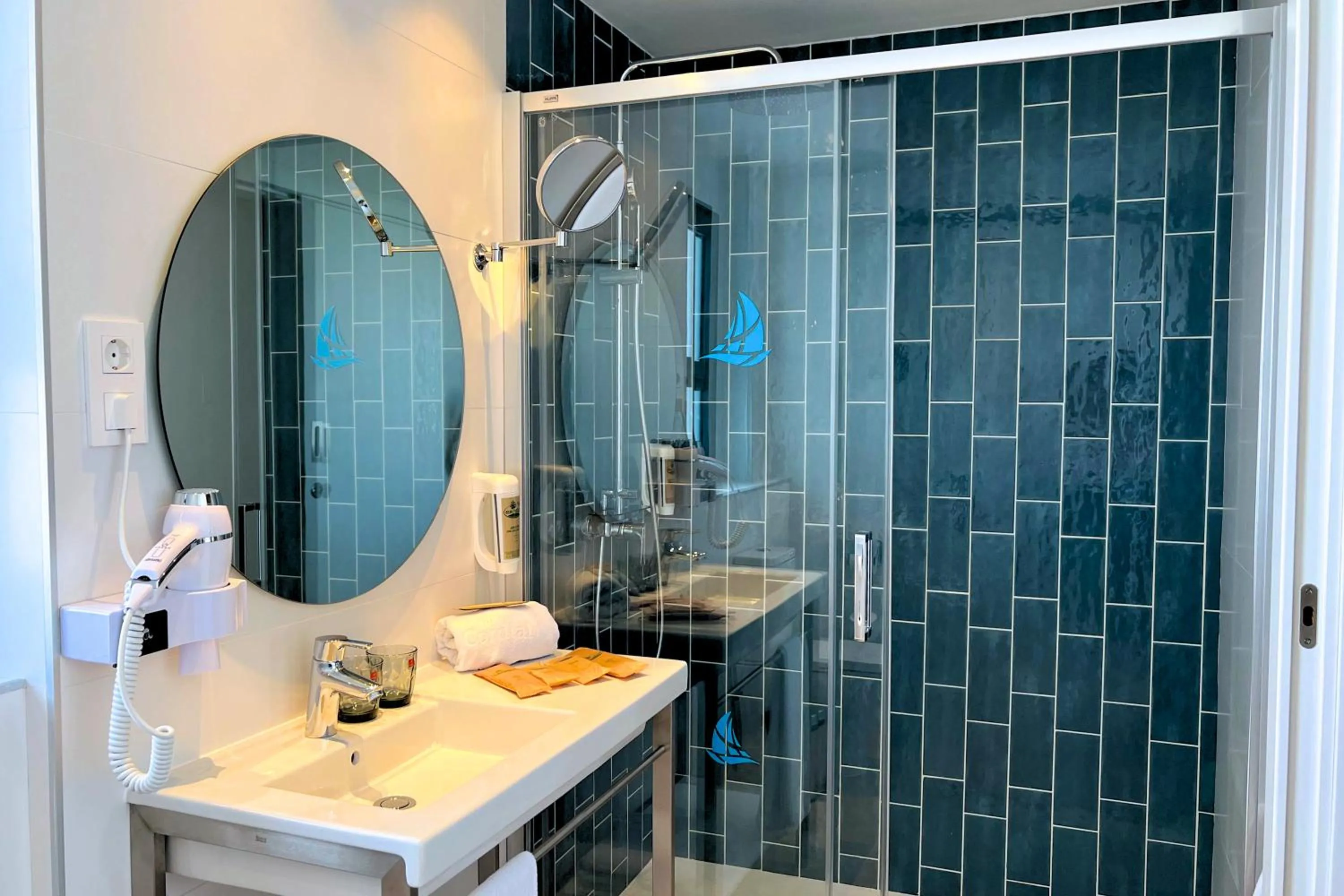 Shower in Hotel Cordial Marina Blanca