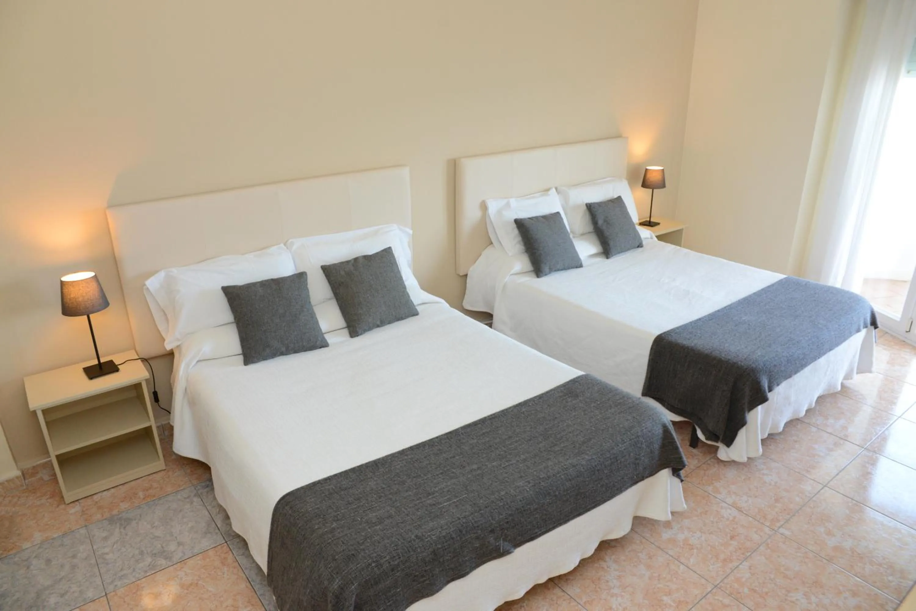 Photo of the whole room, Bed in Rallye Hotel