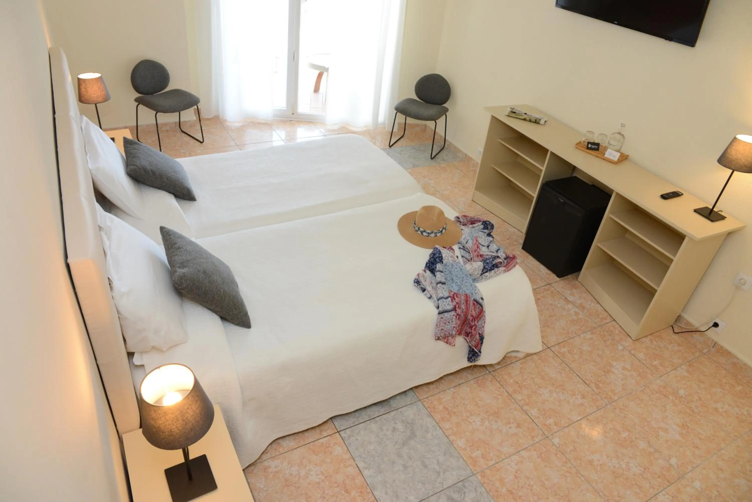 Photo of the whole room, Bed in Rallye Hotel