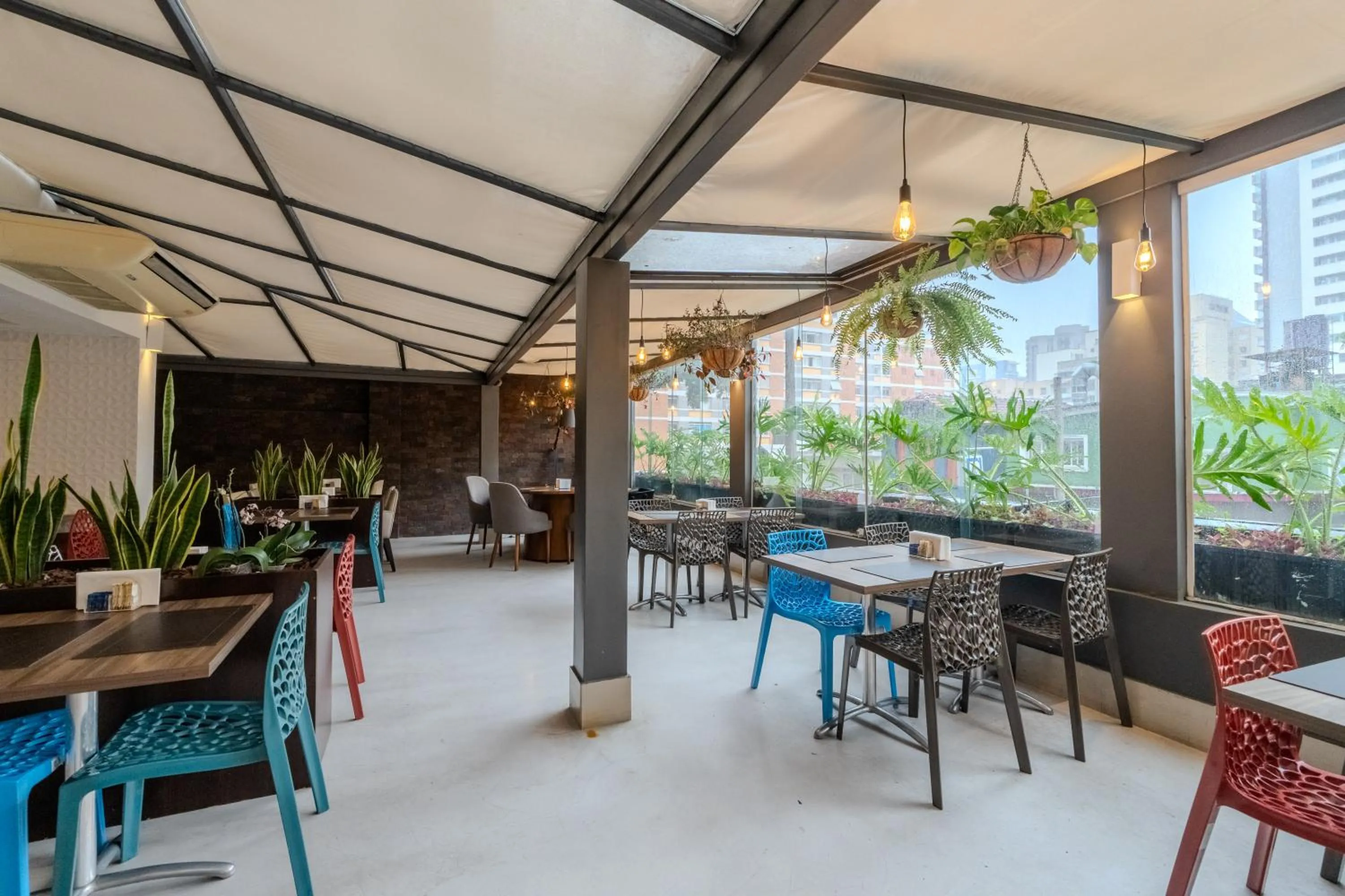 Restaurant/places to eat in Hotel Heritage