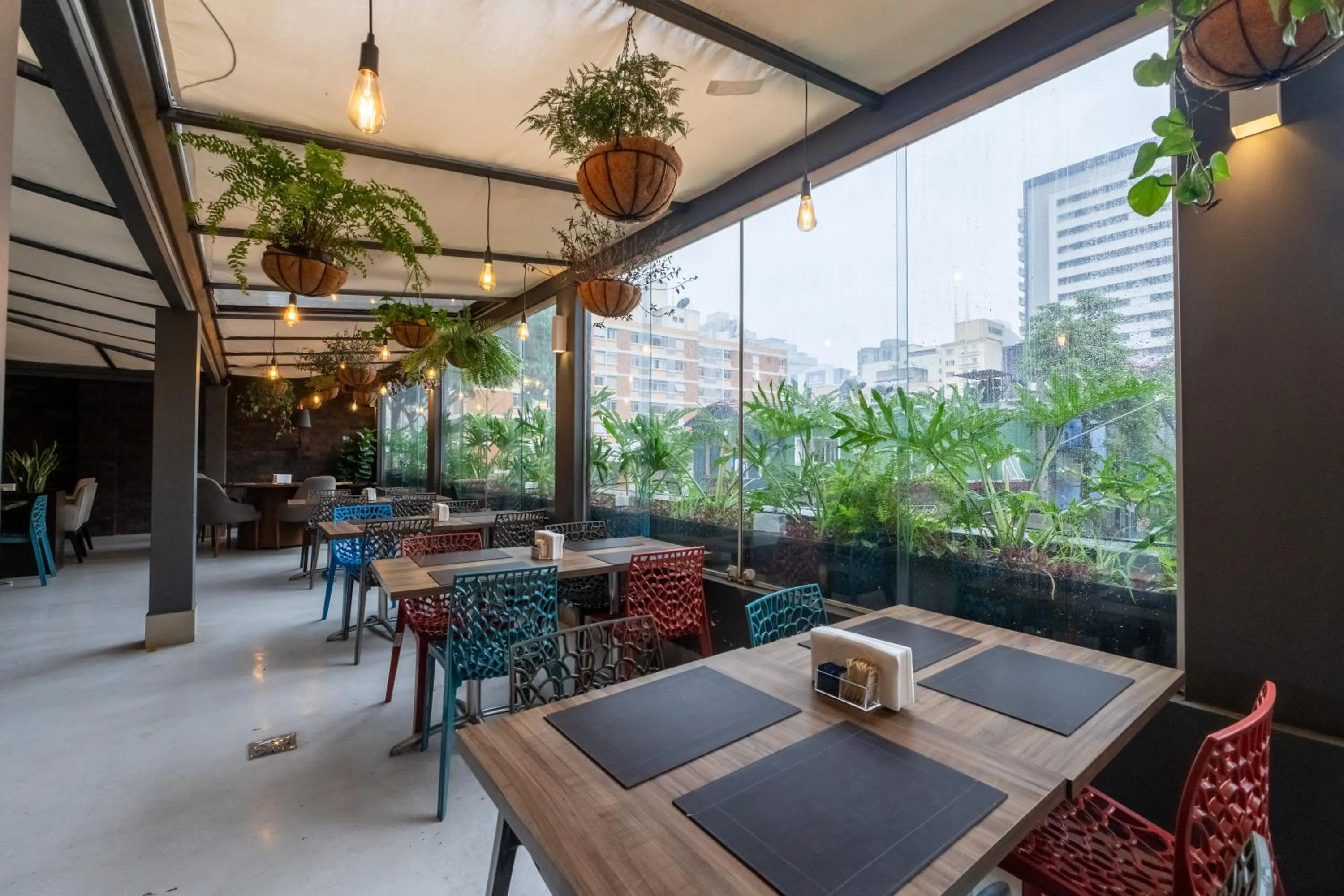 Restaurant/places to eat in Hotel Heritage