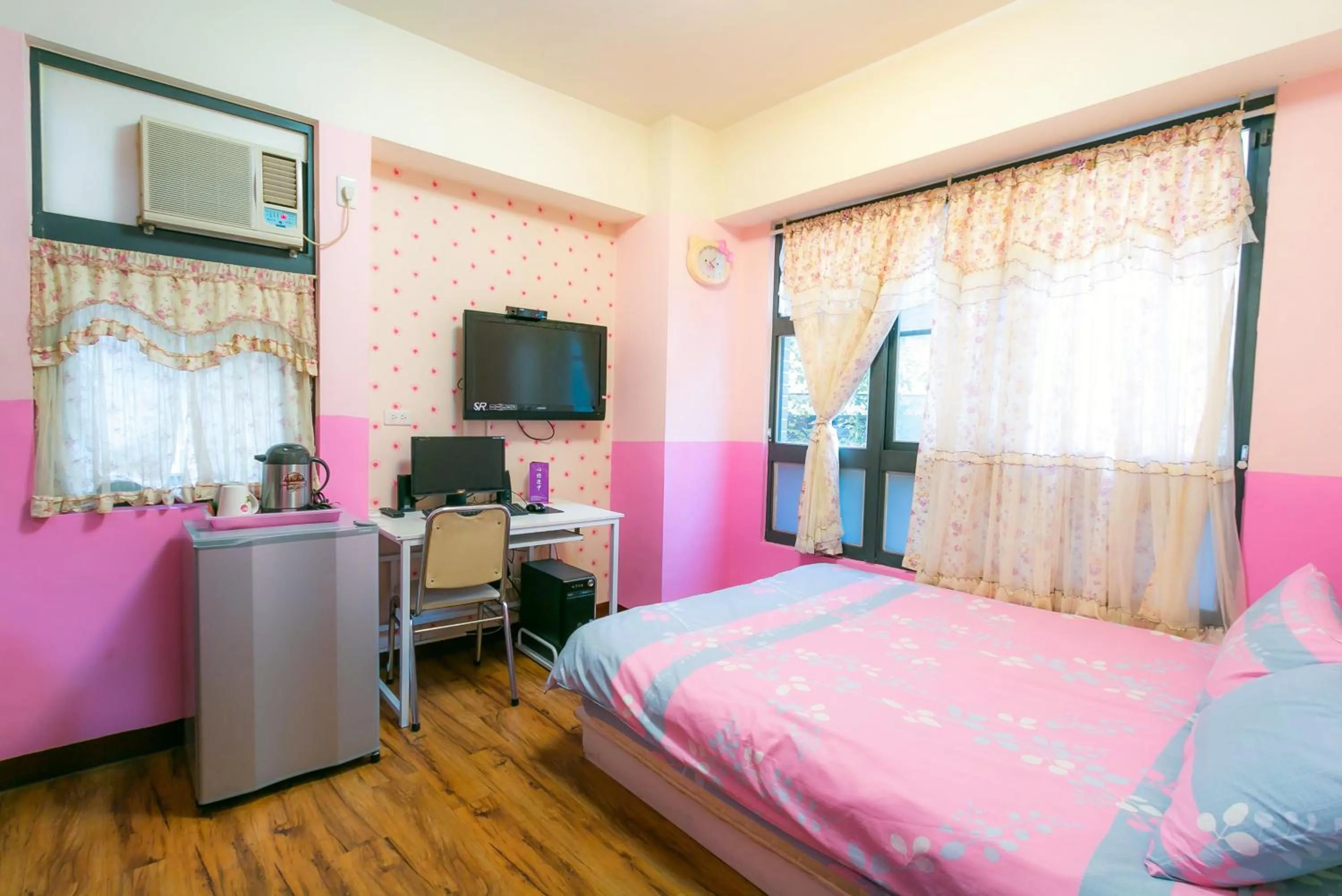 On site in Fengchia Love Heart