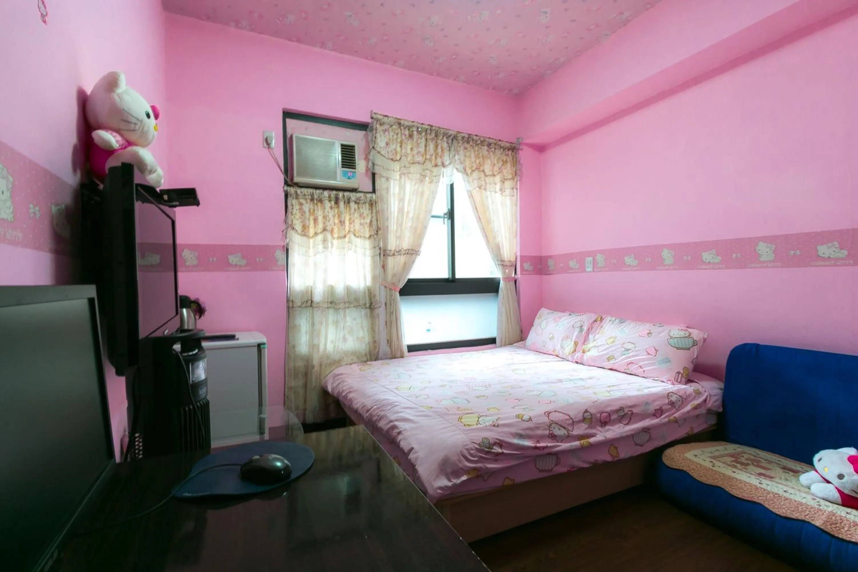 On site in Fengchia Love Heart