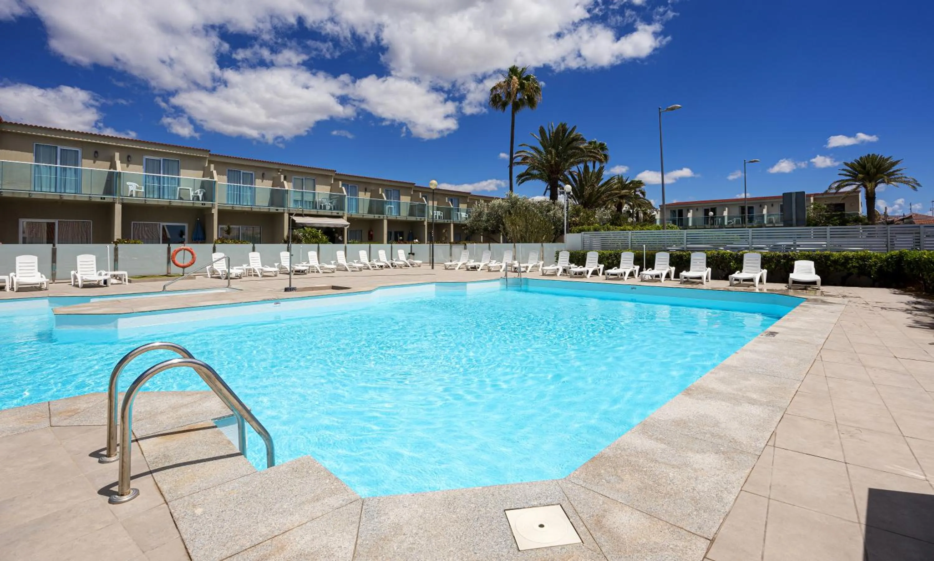 Swimming pool in Smartr Maspalomas Corinto