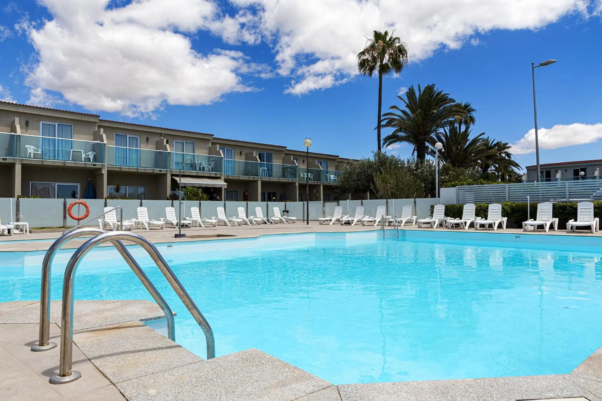 Pool view in Smartr Maspalomas Corinto