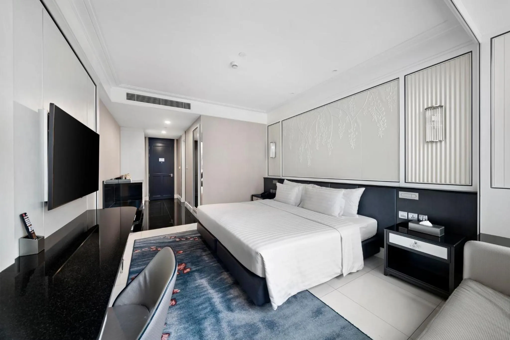 Guests, Bed in Grande Centre Point Sukhumvit 55 Thong Lo