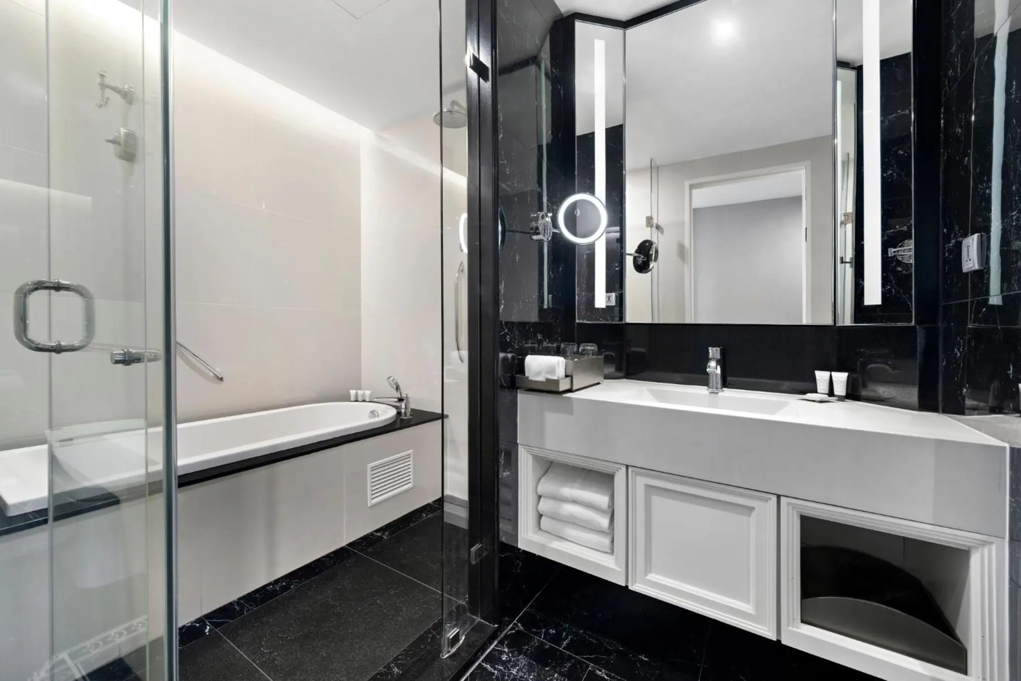 Bathroom in Grande Centre Point Sukhumvit 55 Thong Lo
