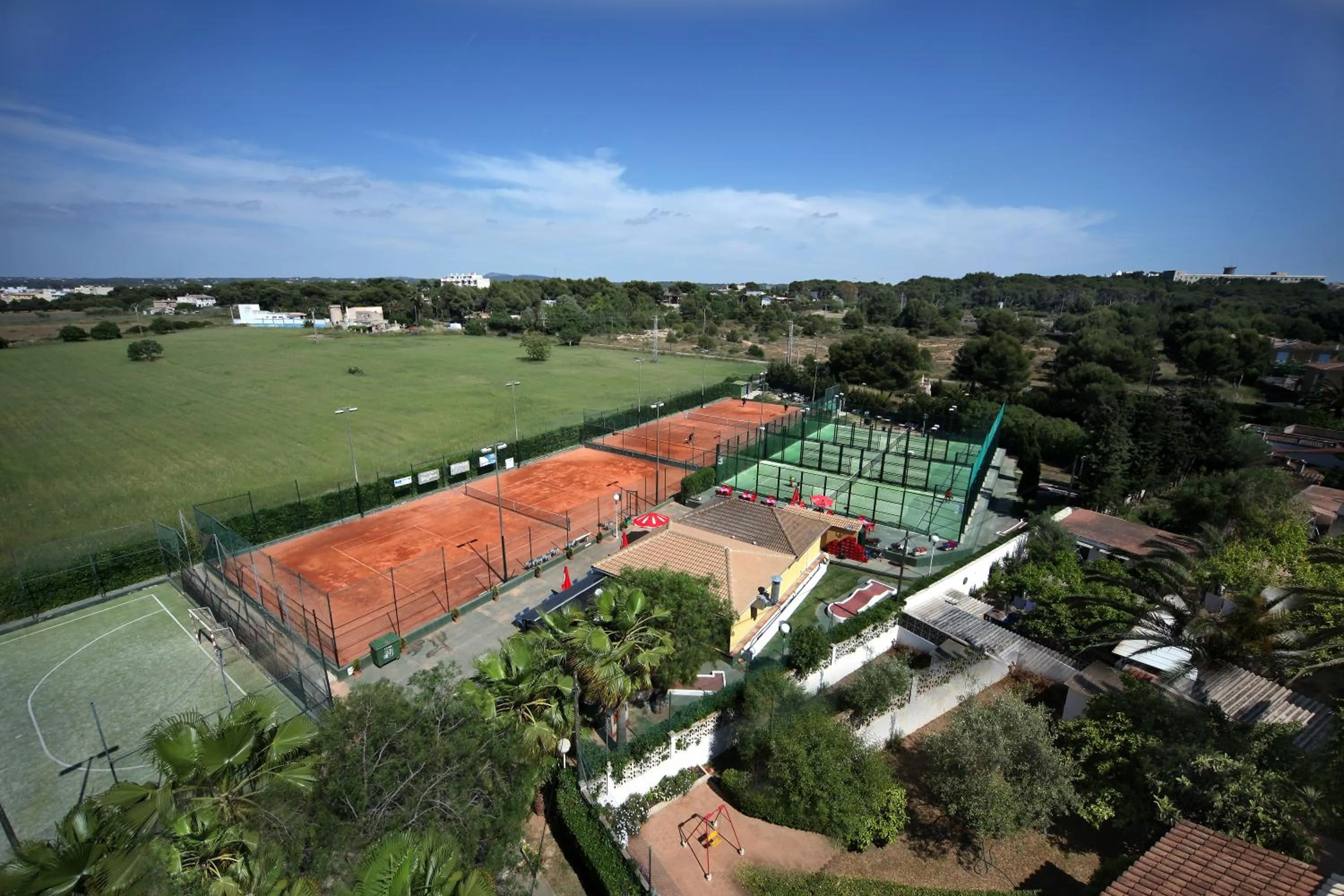 Tennis court in Hotel Don Miguel Playa