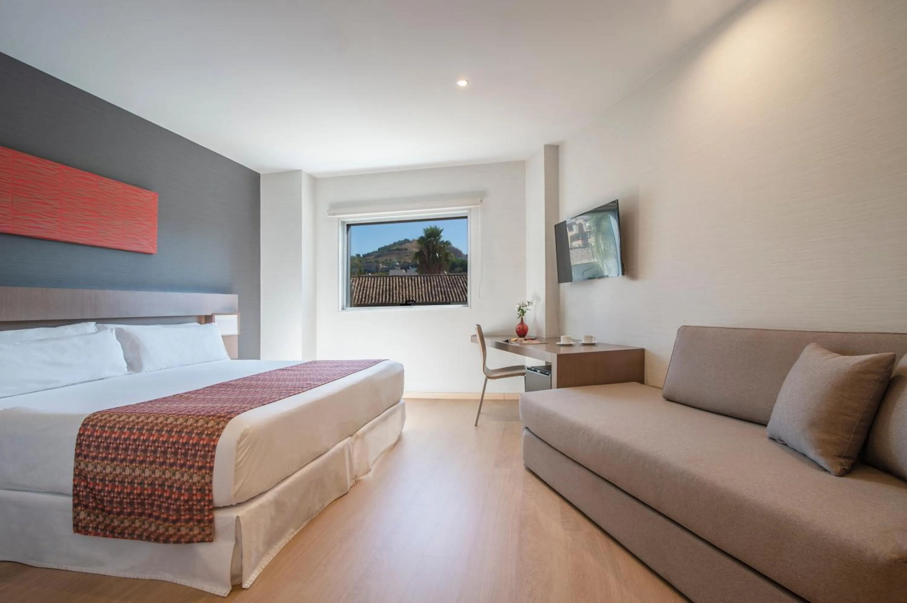 Photo of the whole room, Bed in Allegro Granada