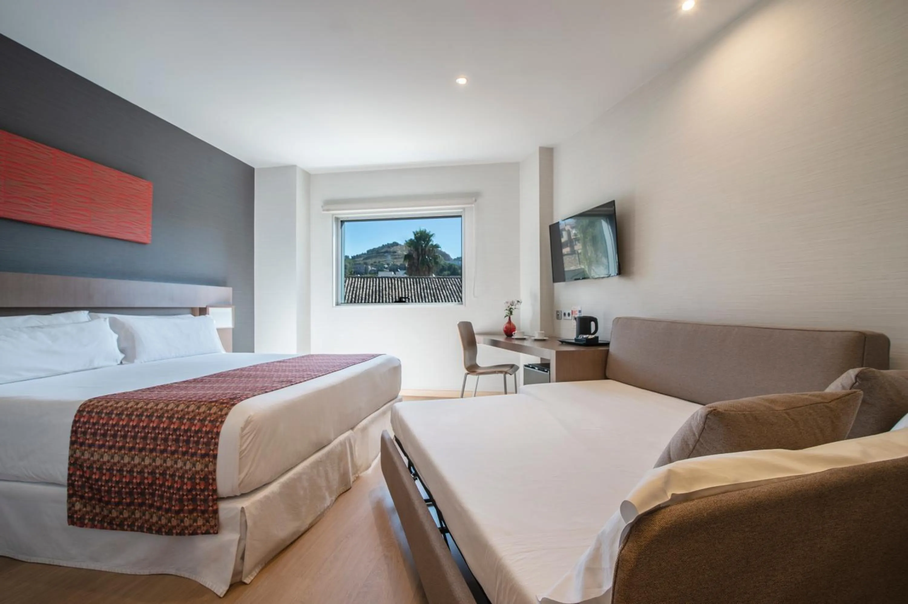 Photo of the whole room, Bed in Allegro Granada