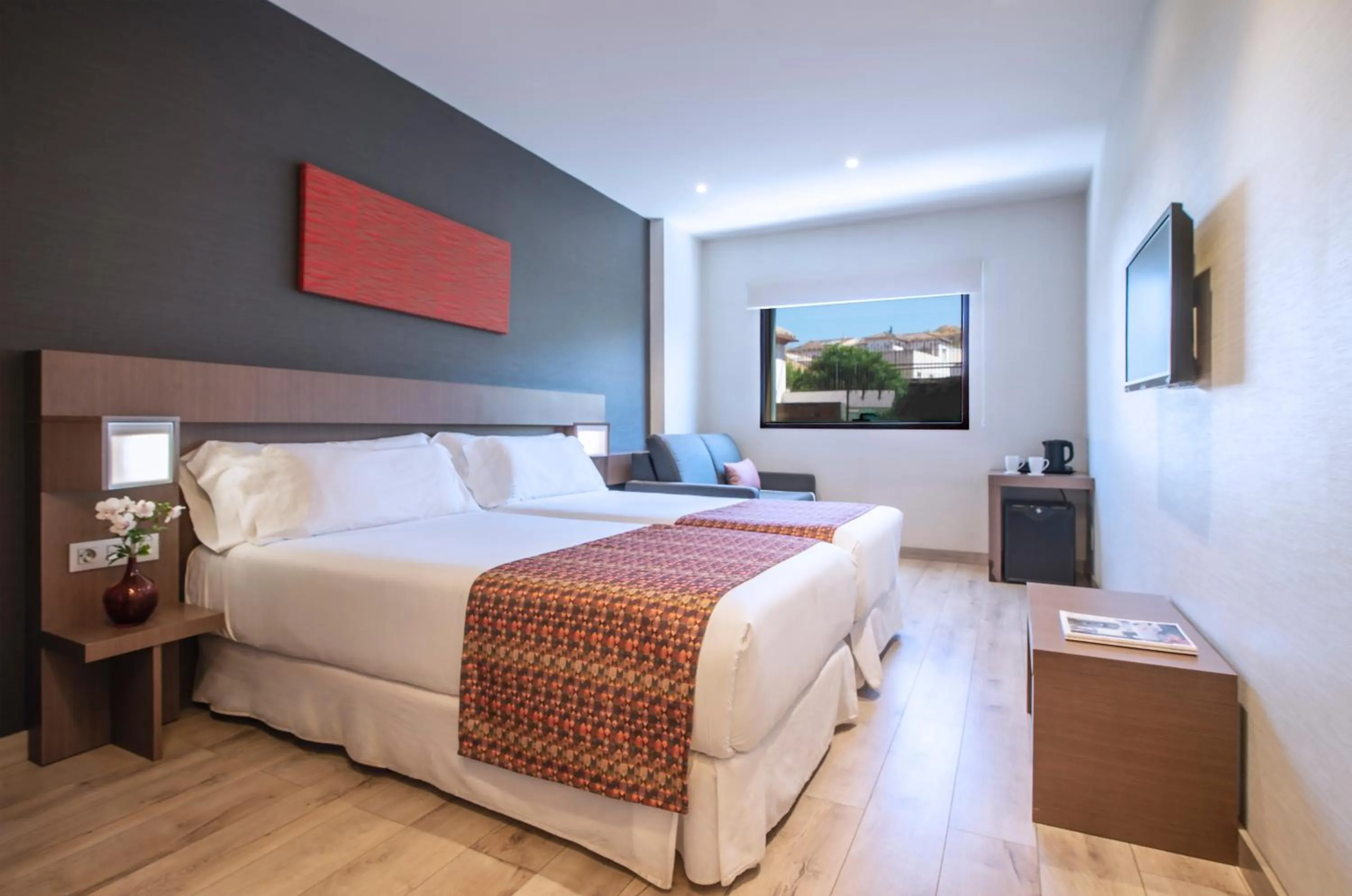 Photo of the whole room, Bed in Allegro Granada