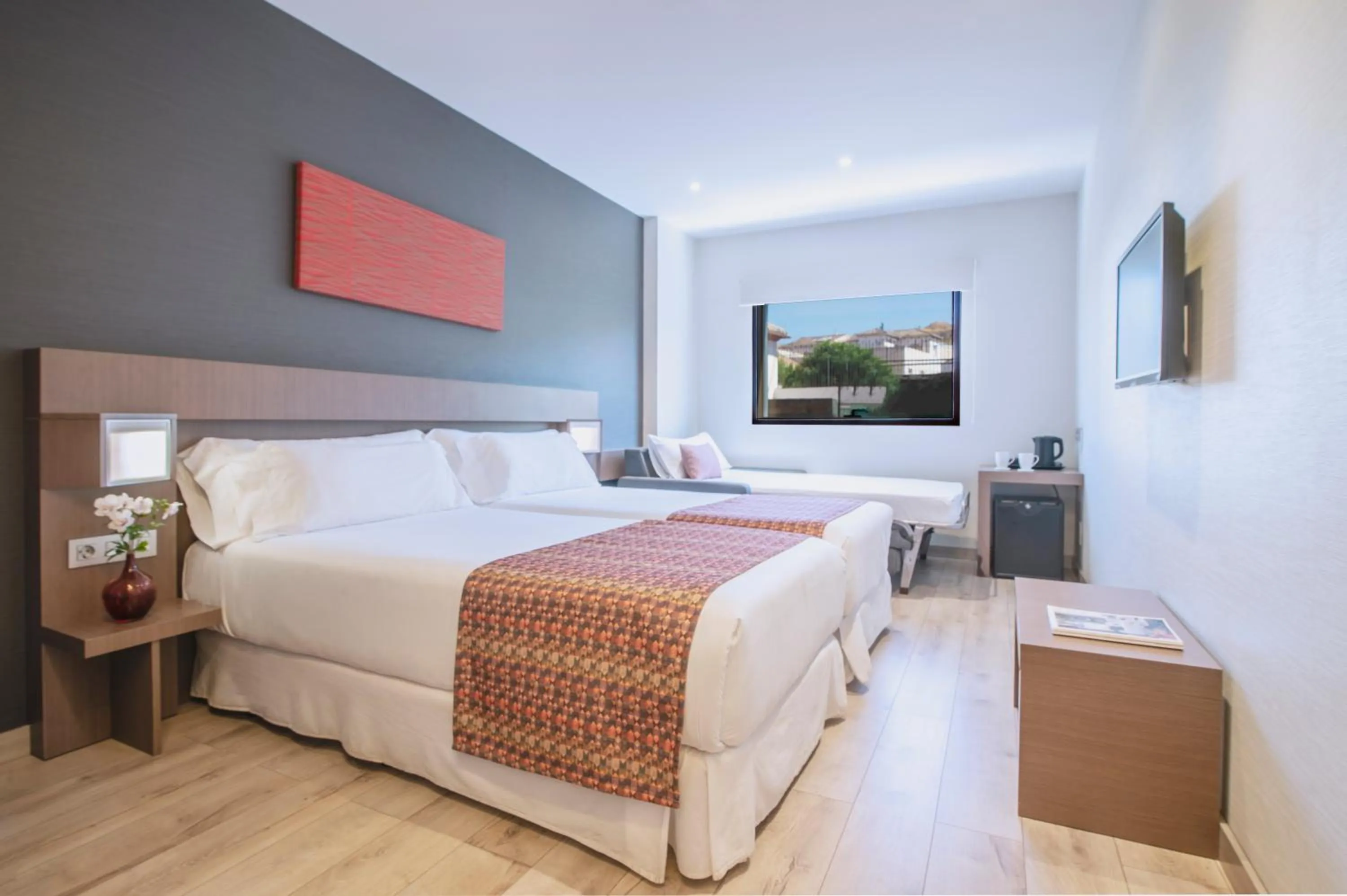 Photo of the whole room, Bed in Allegro Granada